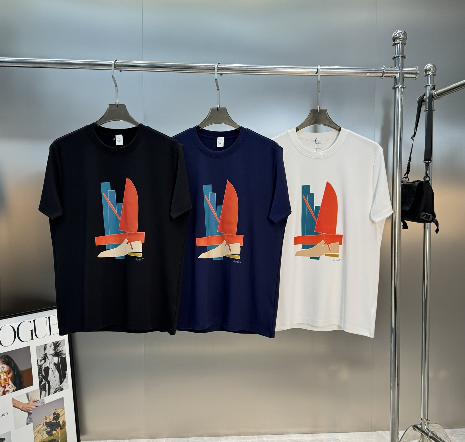 Berluti25s新款莫代尔T恤.胸口经典帆船图形3D立体烫画！色彩搭配低调奢华.高温定型压花.干净清