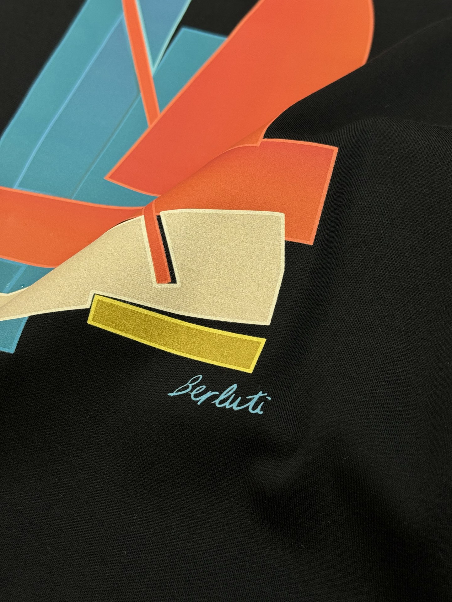 Berluti25s新款莫代尔T恤.胸口经典帆船图形3D立体烫画！色彩搭配低调奢华.高温定型压花.干净清