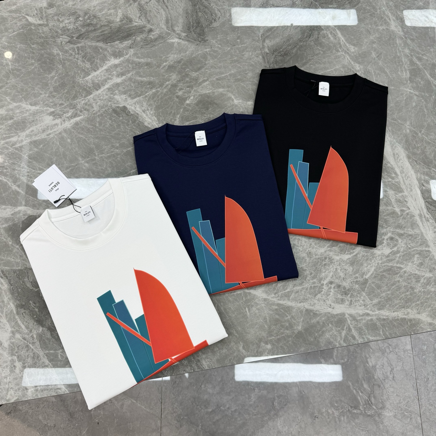 Berluti25s新款莫代尔T恤.胸口经典帆船图形3D立体烫画！色彩搭配低调奢华.高温定型压花.干净清