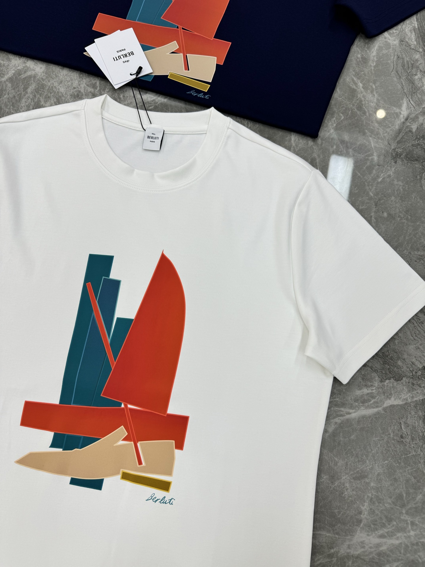 Berluti25s新款莫代尔T恤.胸口经典帆船图形3D立体烫画！色彩搭配低调奢华.高温定型压花.干净清