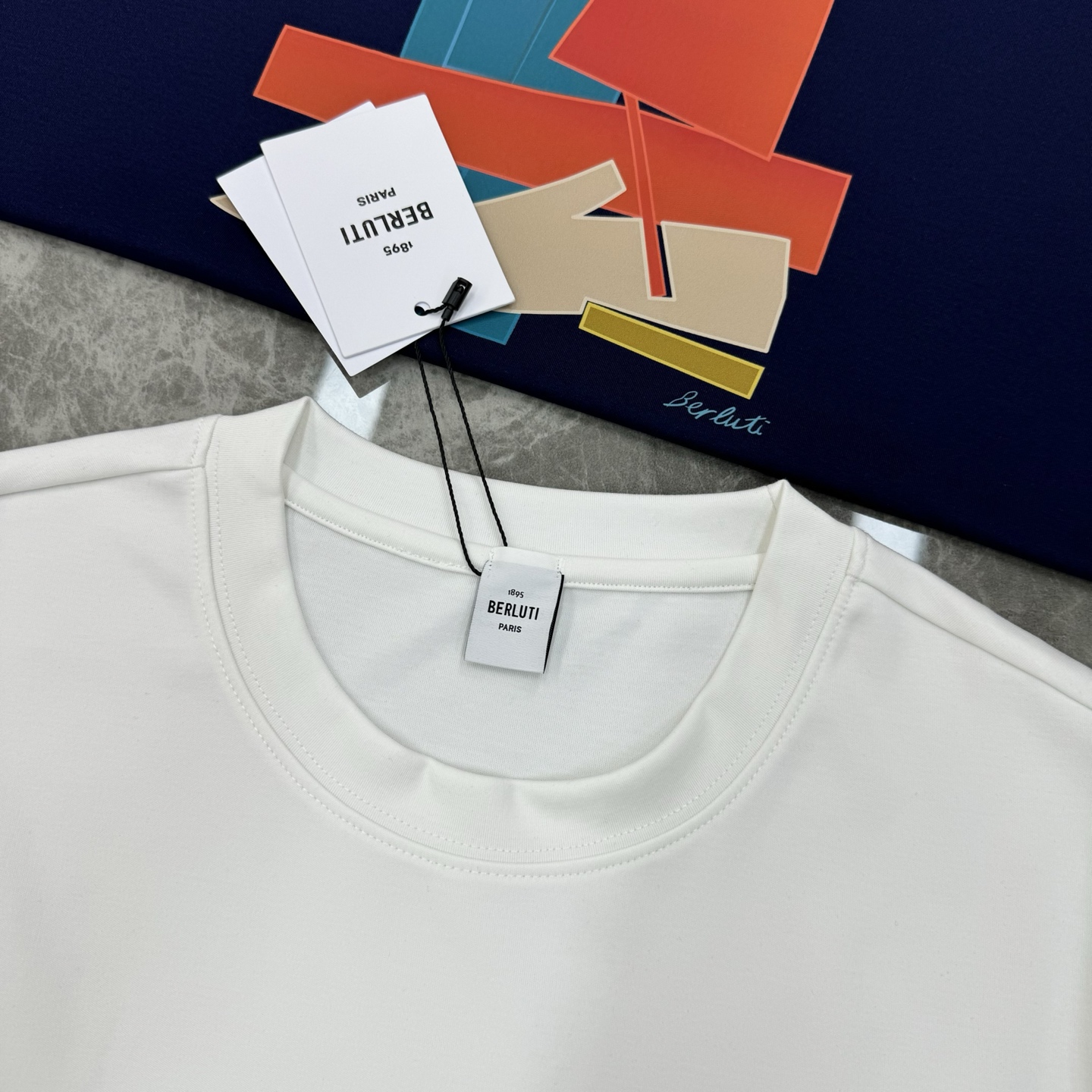 Berluti25s新款莫代尔T恤.胸口经典帆船图形3D立体烫画！色彩搭配低调奢华.高温定型压花.干净清