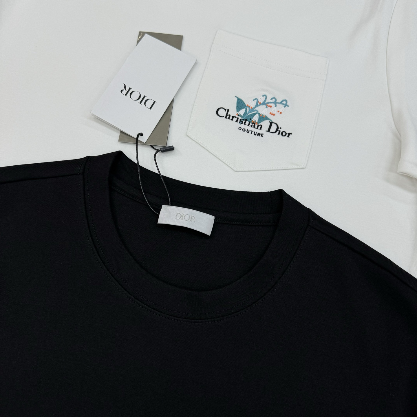 Dio*r迪奥25s新款莫代尔T恤.代工出品！！此款打底衫以基础的版型为框架.口袋设计.采用3D绣花工艺