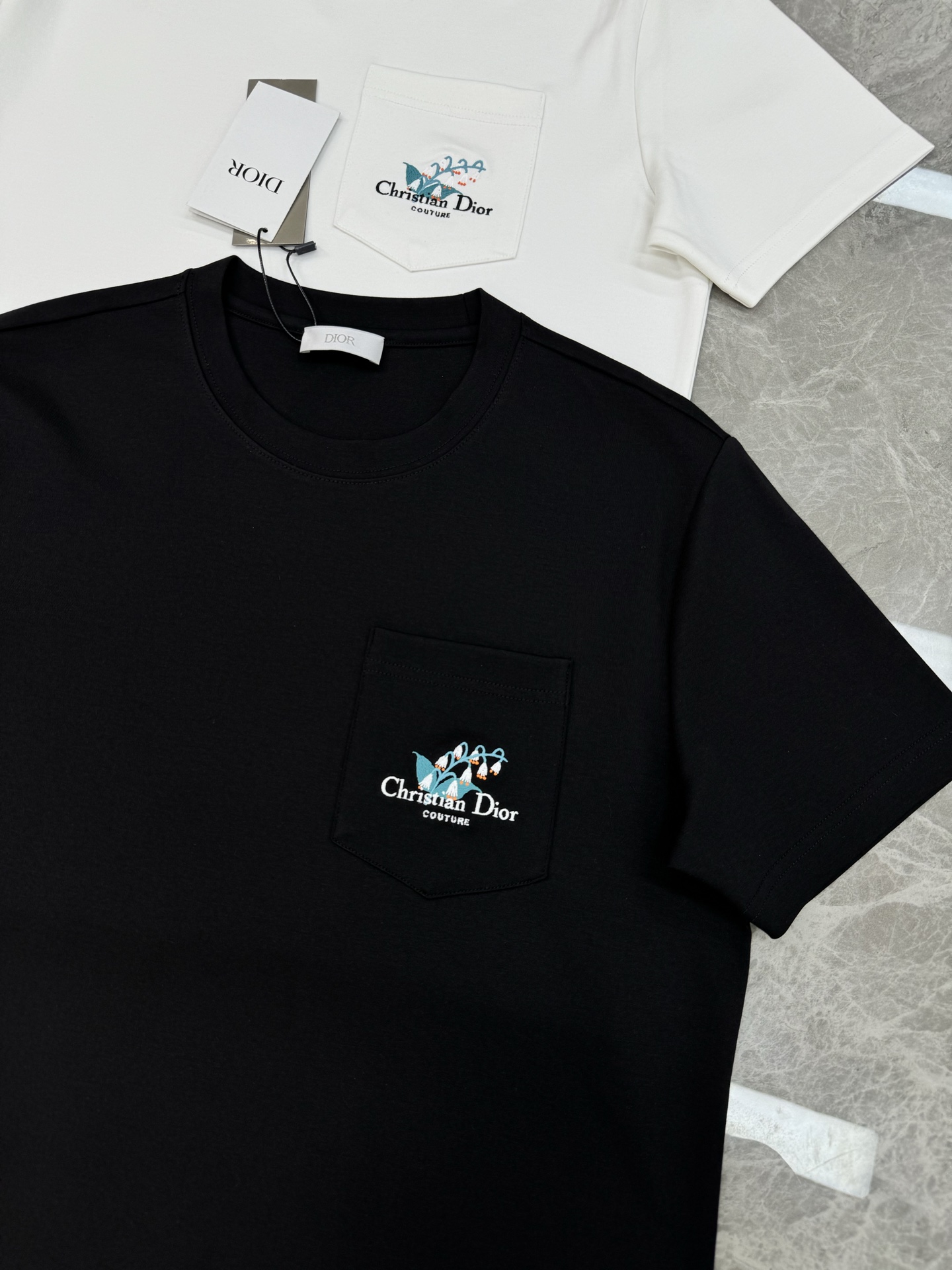 Dio*r迪奥25s新款莫代尔T恤.代工出品！！此款打底衫以基础的版型为框架.口袋设计.采用3D绣花工艺