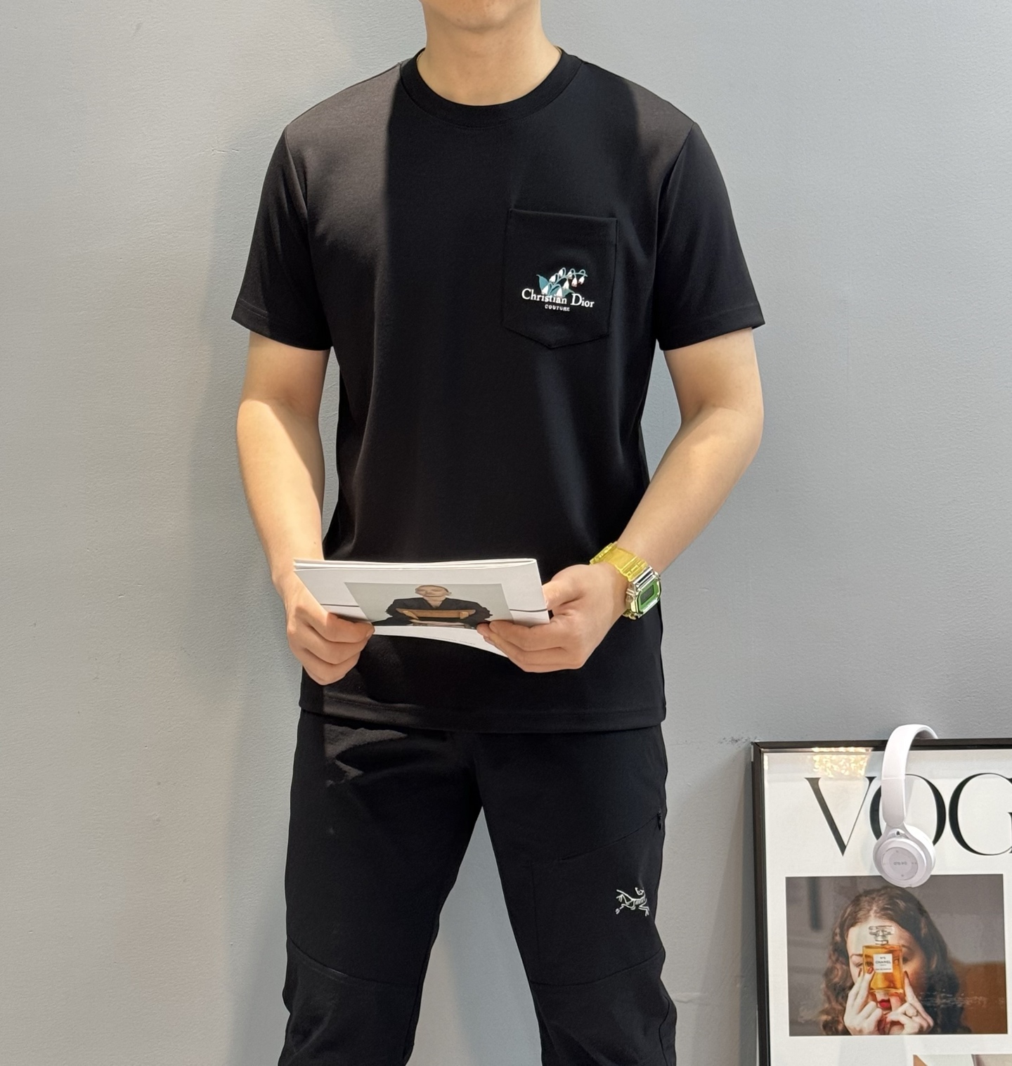 Dio*r迪奥25s新款莫代尔T恤.代工出品！！此款打底衫以基础的版型为框架.口袋设计.采用3D绣花工艺