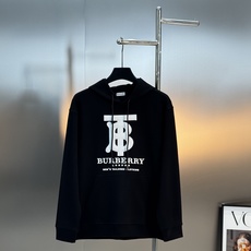BBR*burberr*巴宝莉新款连帽卫衣.宽松版型男女同款!经典TB造型.搭配巴宝莉字母设计.立体烫画 BBR*burberr*巴宝莉新款连帽卫衣.宽松版型男女同款!经典TB造型.搭配巴宝莉字母设计.立体烫画