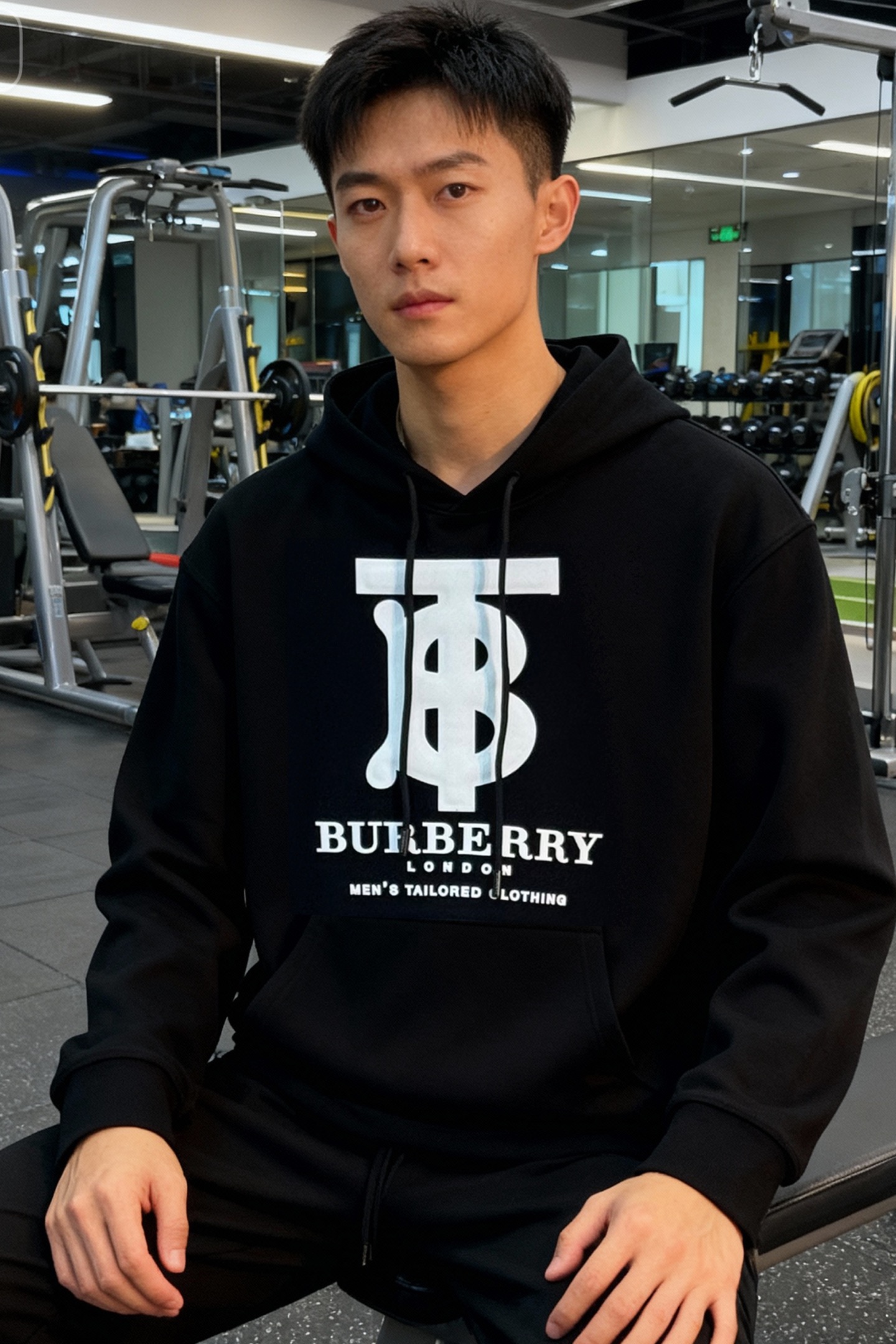 BBR*burberr*巴宝莉新款连帽卫衣.宽松版型男女同款！经典TB造型.搭配巴宝莉字母设计.立体烫画