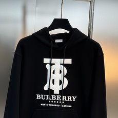 BBR*burberr*巴宝莉新款连帽卫衣.宽松版型男女同款!经典TB造型.搭配巴宝莉字母设计.立体烫画 BBR*burberr*巴宝莉新款连帽卫衣.宽松版型男女同款!经典TB造型.搭配巴宝莉字母设计.立体烫画