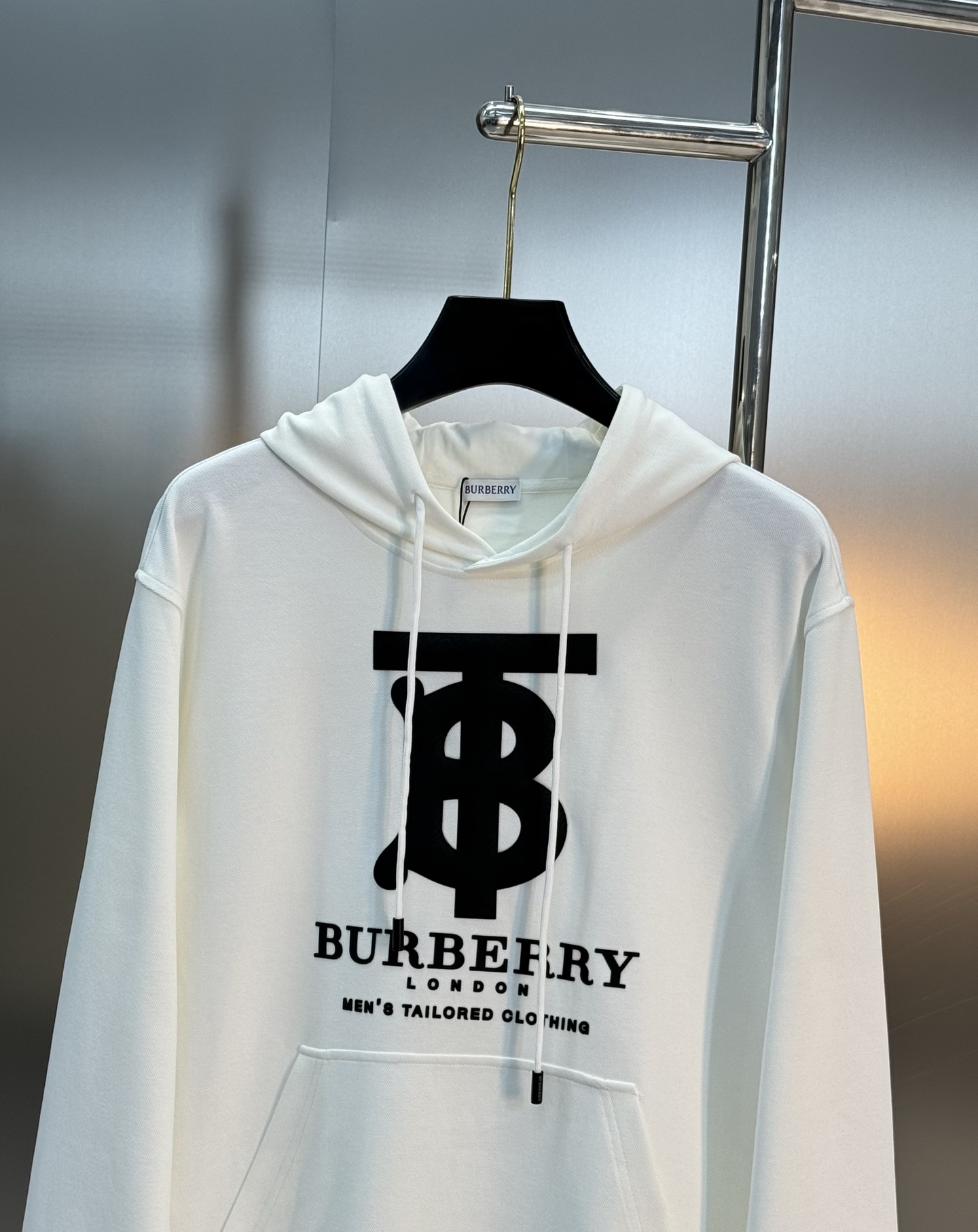 BBR*burberr*巴宝莉新款连帽卫衣.宽松版型男女同款！经典TB造型.搭配巴宝莉字母设计.立体烫画