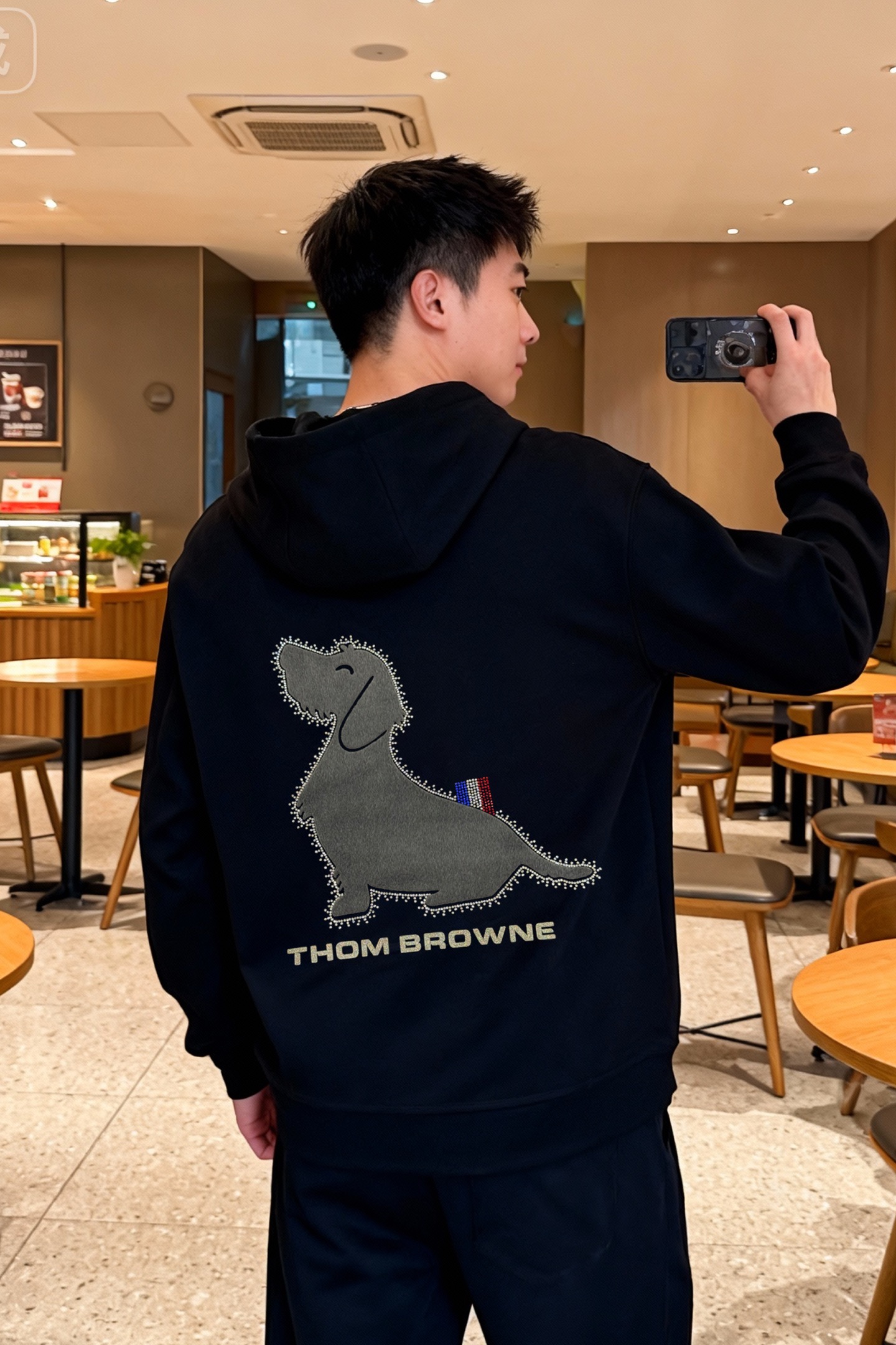 THOM BROWNE汤姆布朗新款连帽卫衣.男女同款！胸口及后背经典TB小狗造型设计.高温叠加烫画工艺.