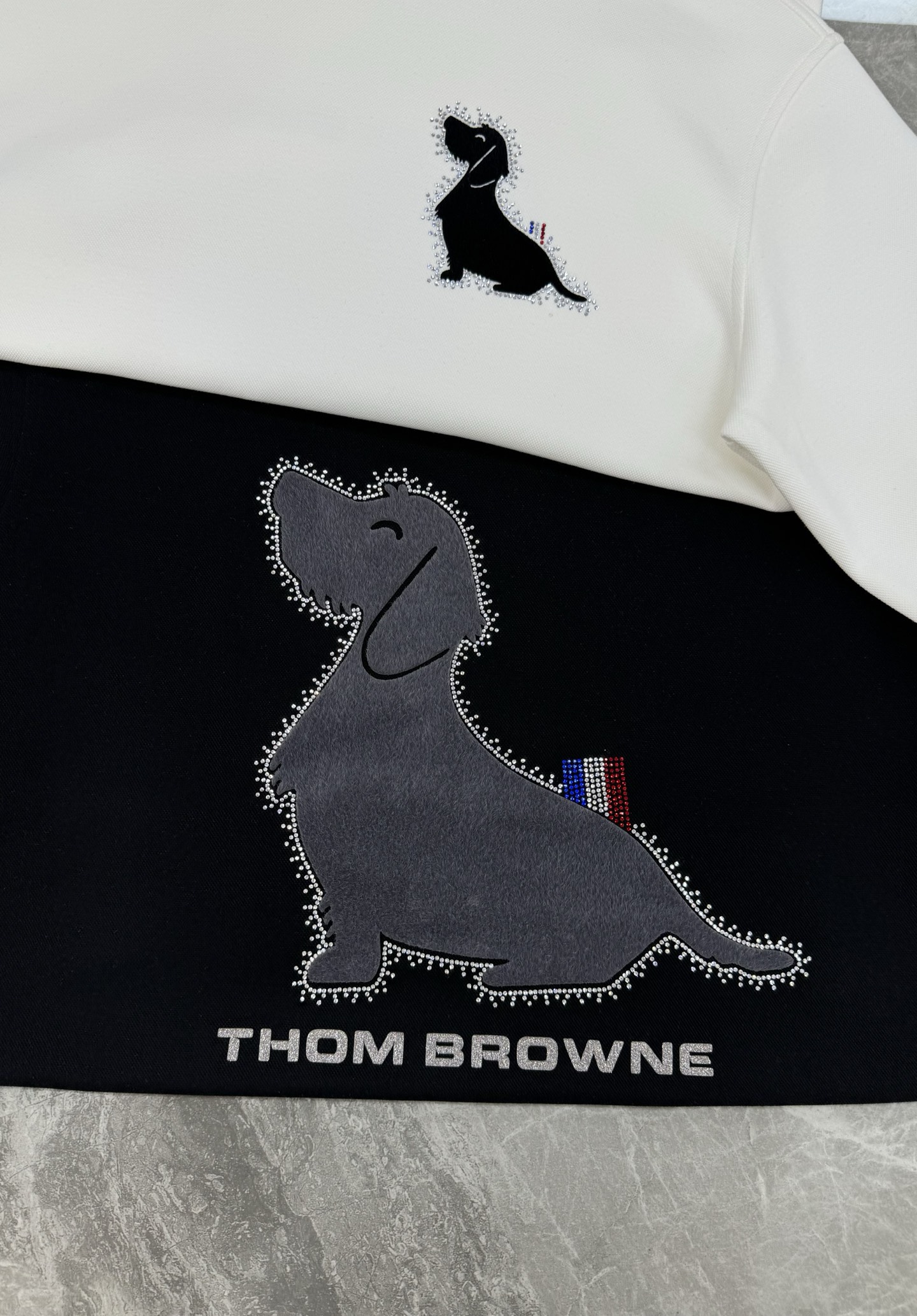 THOM BROWNE汤姆布朗新款连帽卫衣.男女同款！胸口及后背经典TB小狗造型设计.高温叠加烫画工艺.