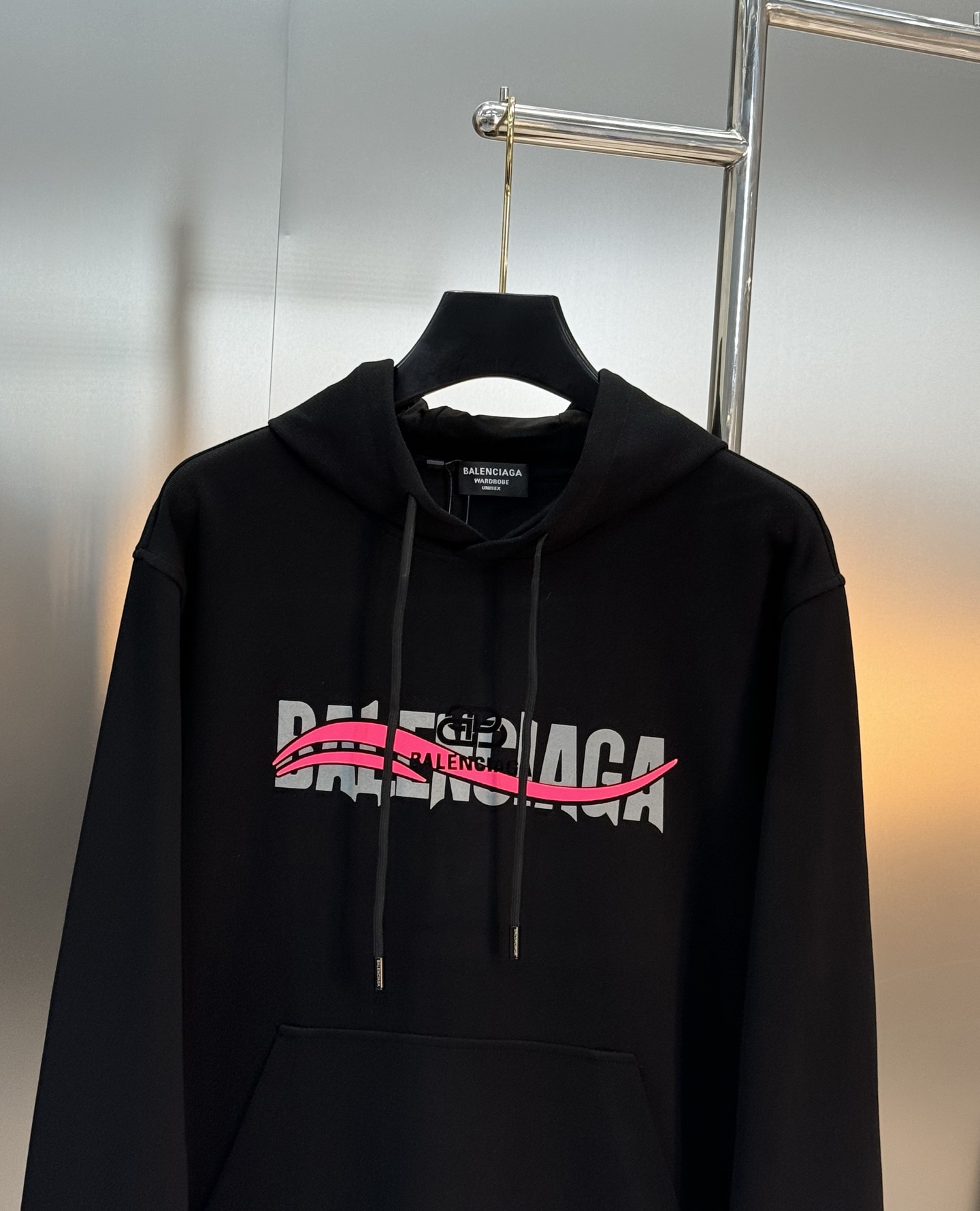 Balenciag*巴黎家新款连帽卫衣.干净清爽款❤️男女同款！os版型真的很迷人.品牌图形字母烫画设计