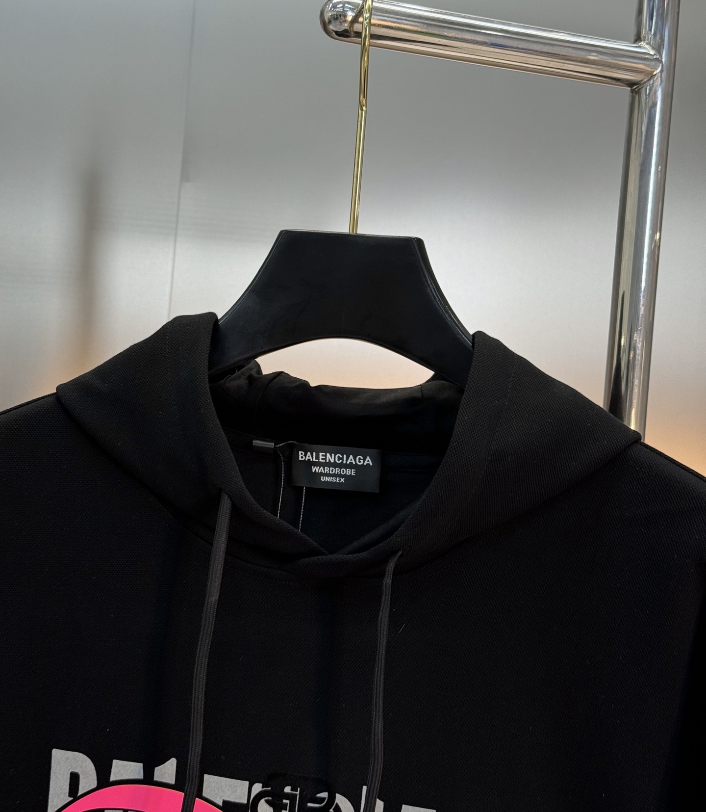 Balenciag*巴黎家新款连帽卫衣.干净清爽款❤️男女同款！os版型真的很迷人.品牌图形字母烫画设计
