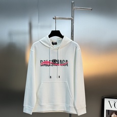 Balenciag*巴黎家新款连帽卫衣.干净清爽款❤️男女同款!os版型真的很迷人.品牌图形字母烫画设计 Balenciag*巴黎家新款连帽卫衣.干净清爽款❤️男女同款!os版型真的很迷人.品牌图形字母烫画设计