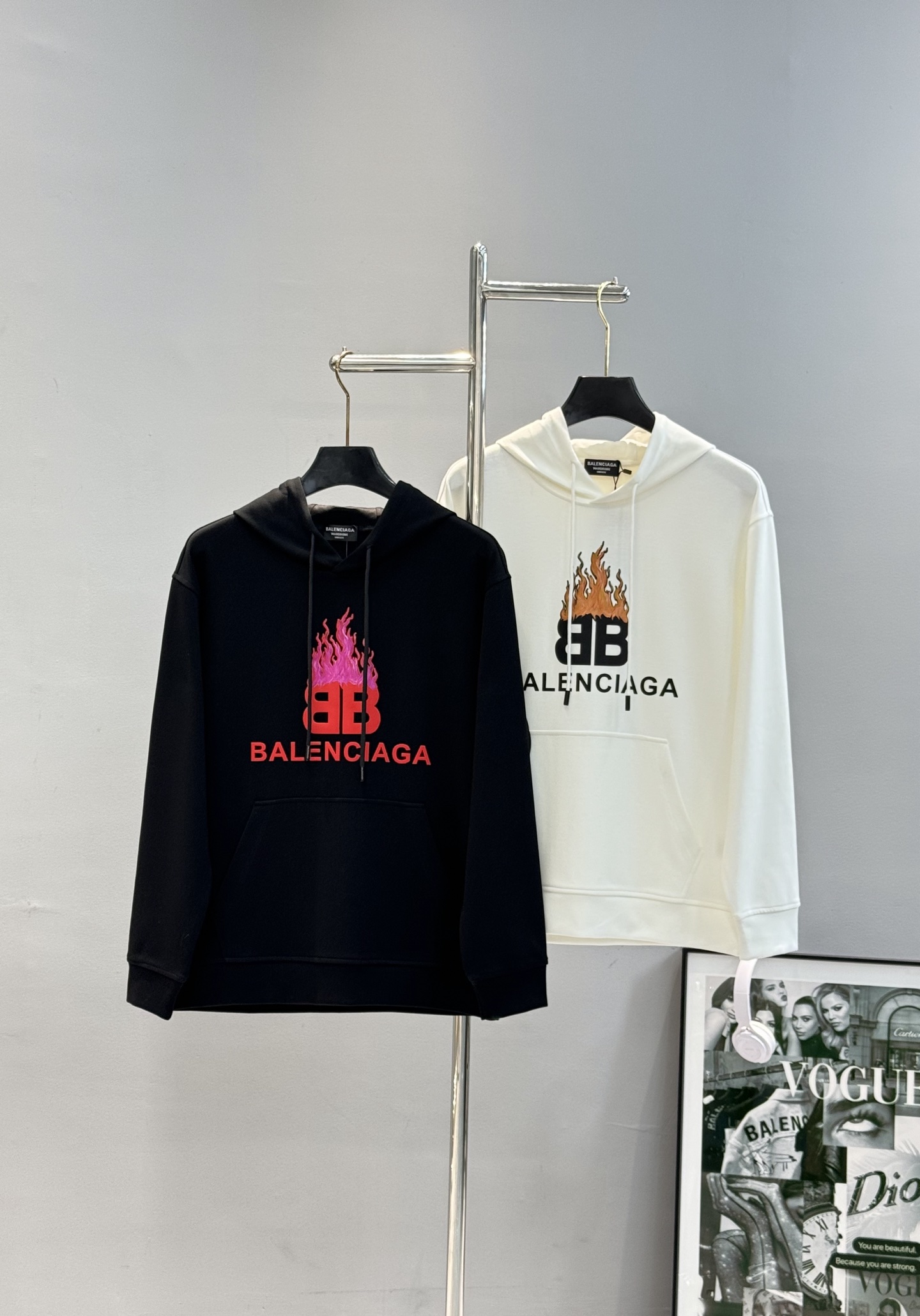BALENCIAG*巴黎世家新款连帽卫衣.男女同款推荐！优选380g天丝棉面料，柔软舒适.透气吸汗.上身