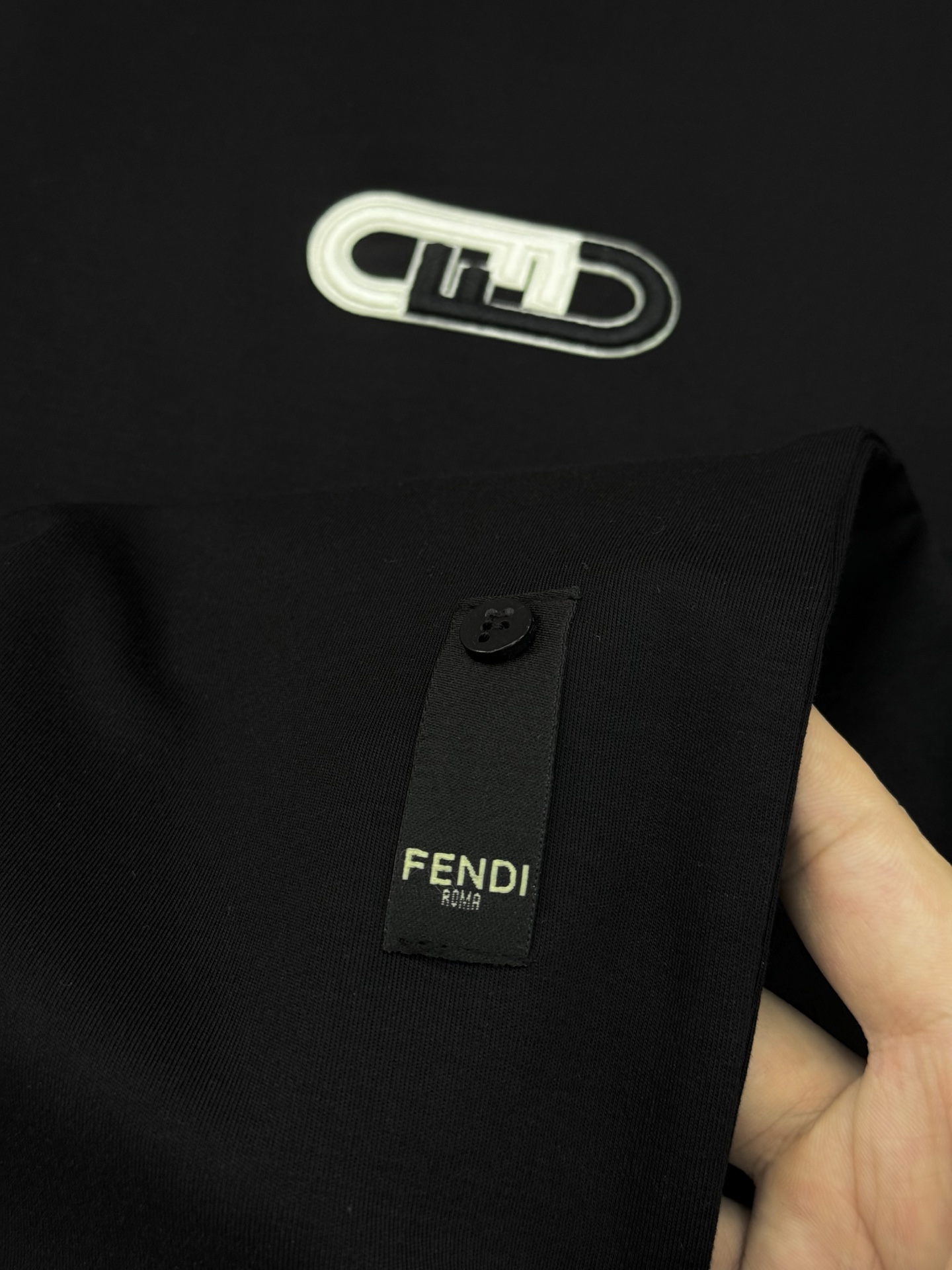 FENDI芬迪新品莫代尔T恤.胸口最新精致3D立体绣花工艺.经典FF绣花点亮经典.品相与面料工艺都极为拔