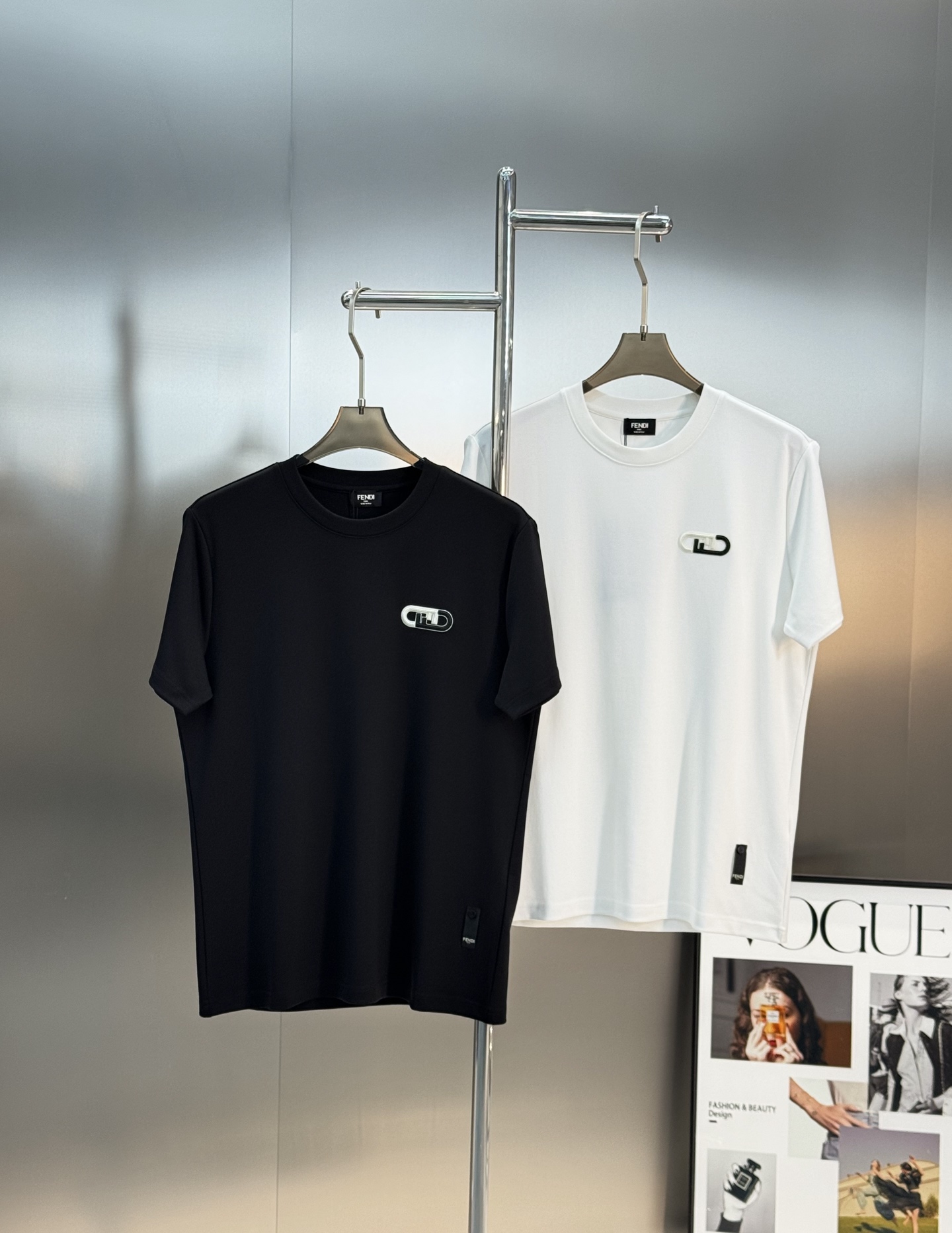 FENDI芬迪新品莫代尔T恤.胸口最新精致3D立体绣花工艺.经典FF绣花点亮经典.品相与面料工艺都极为拔