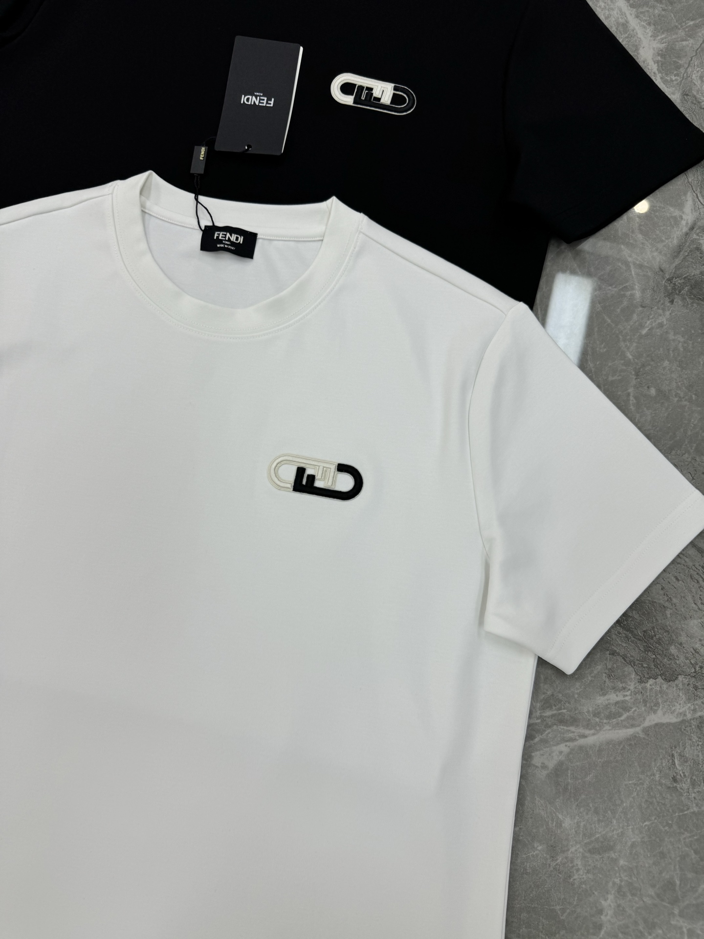FENDI芬迪新品莫代尔T恤.胸口最新精致3D立体绣花工艺.经典FF绣花点亮经典.品相与面料工艺都极为拔
