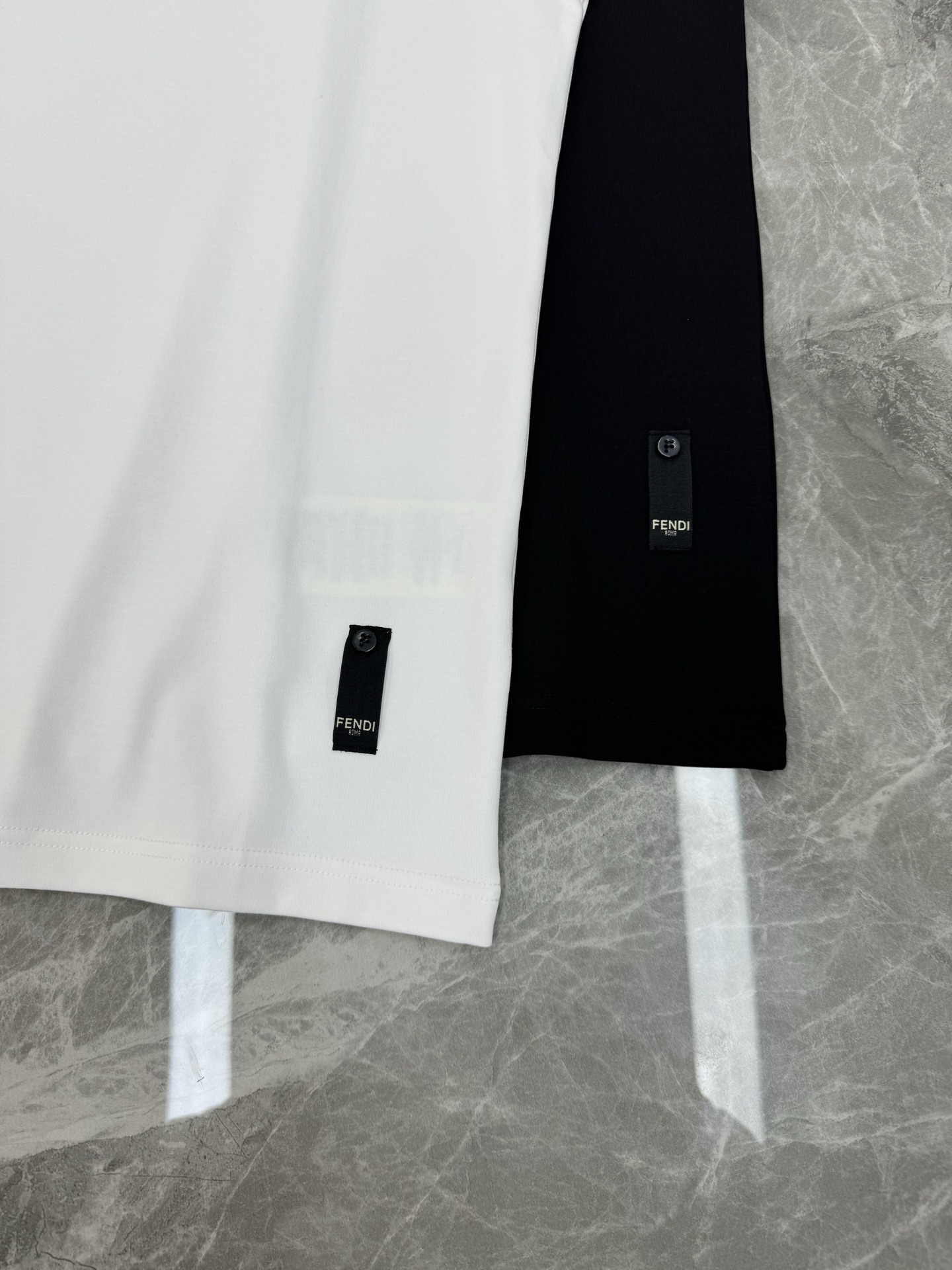 FENDI芬迪新品莫代尔T恤.胸口最新精致3D立体绣花工艺.经典FF绣花点亮经典.品相与面料工艺都极为拔