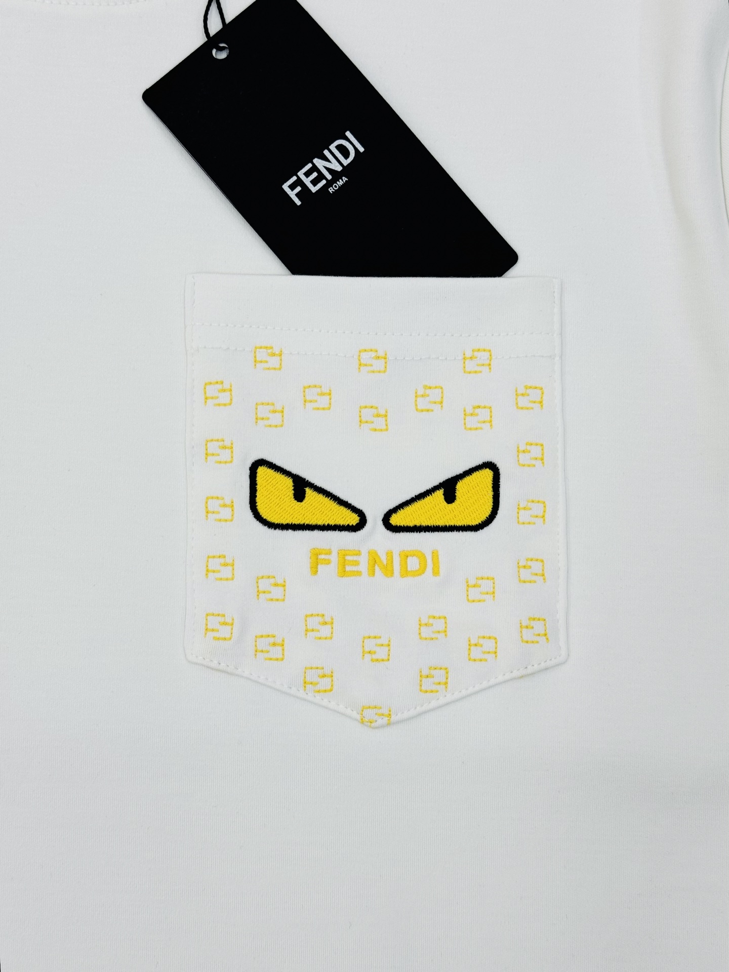 FENDI芬迪新品莫代尔T恤.重工绣花款.经典小怪兽造型.立体绣花饱满立体.口袋设计简约大方.上身有型！