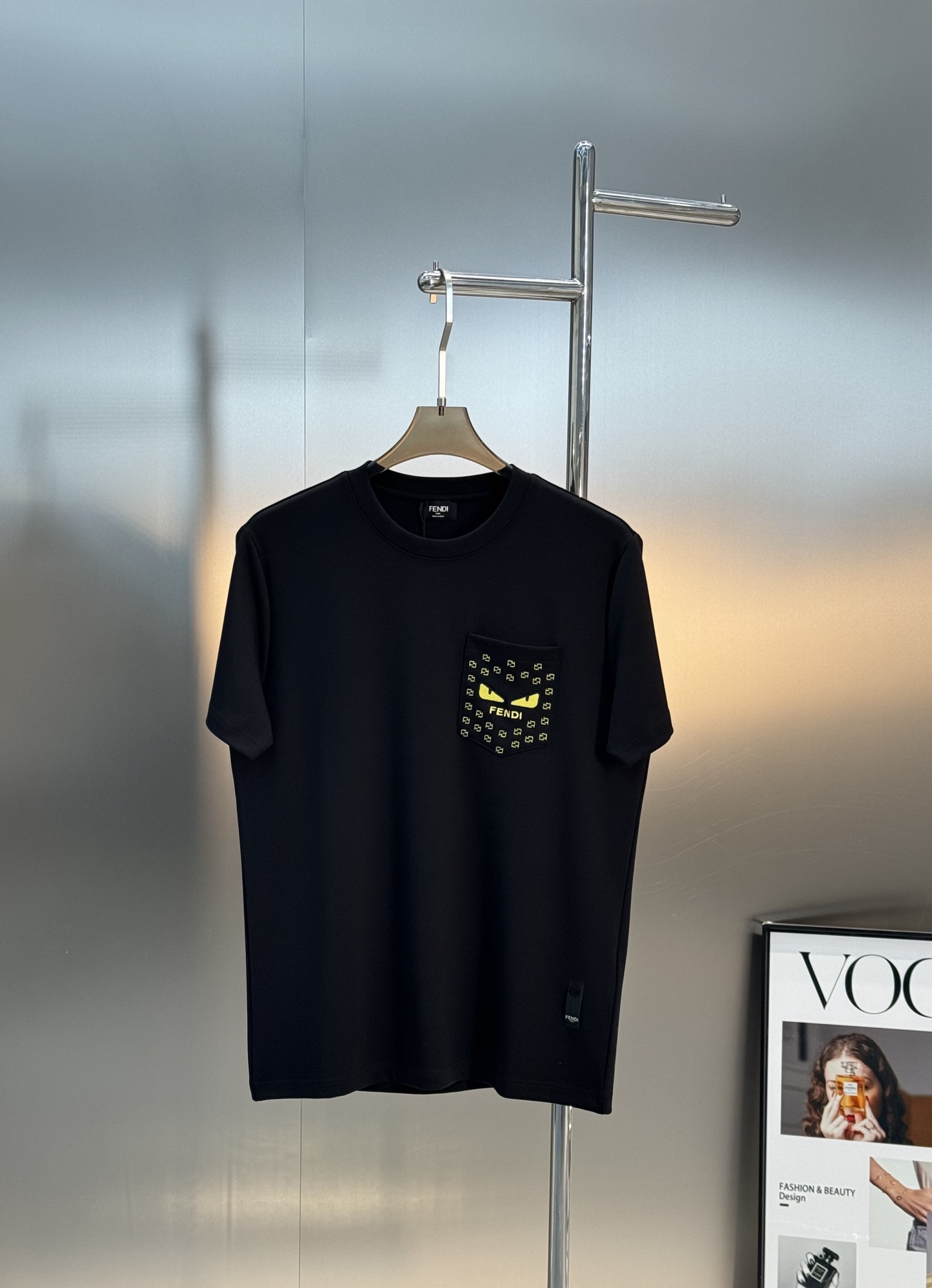 FENDI芬迪新品莫代尔T恤.重工绣花款.经典小怪兽造型.立体绣花饱满立体.口袋设计简约大方.上身有型！