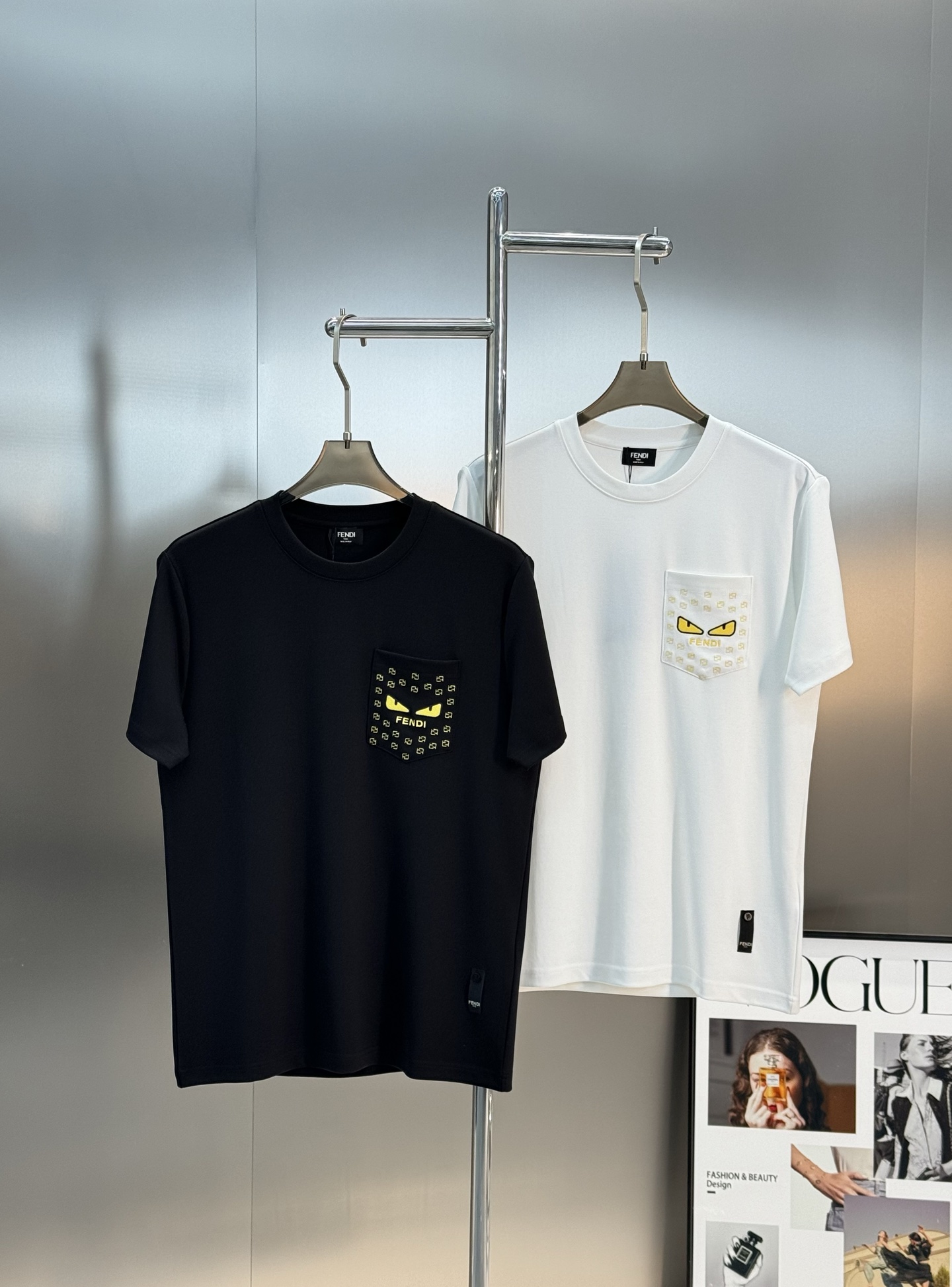 FENDI芬迪新品莫代尔T恤.重工绣花款.经典小怪兽造型.立体绣花饱满立体.口袋设计简约大方.上身有型！