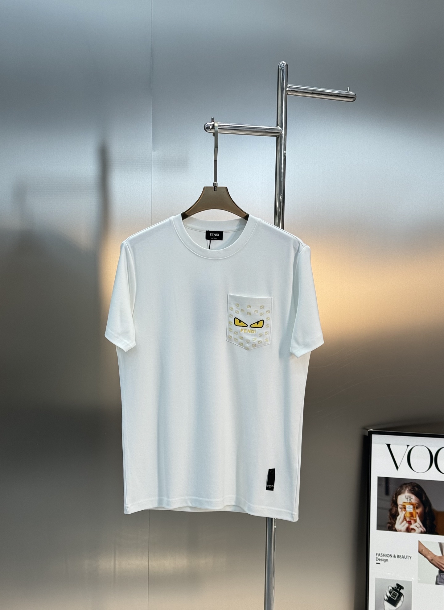 FENDI芬迪新品莫代尔T恤.重工绣花款.经典小怪兽造型.立体绣花饱满立体.口袋设计简约大方.上身有型！