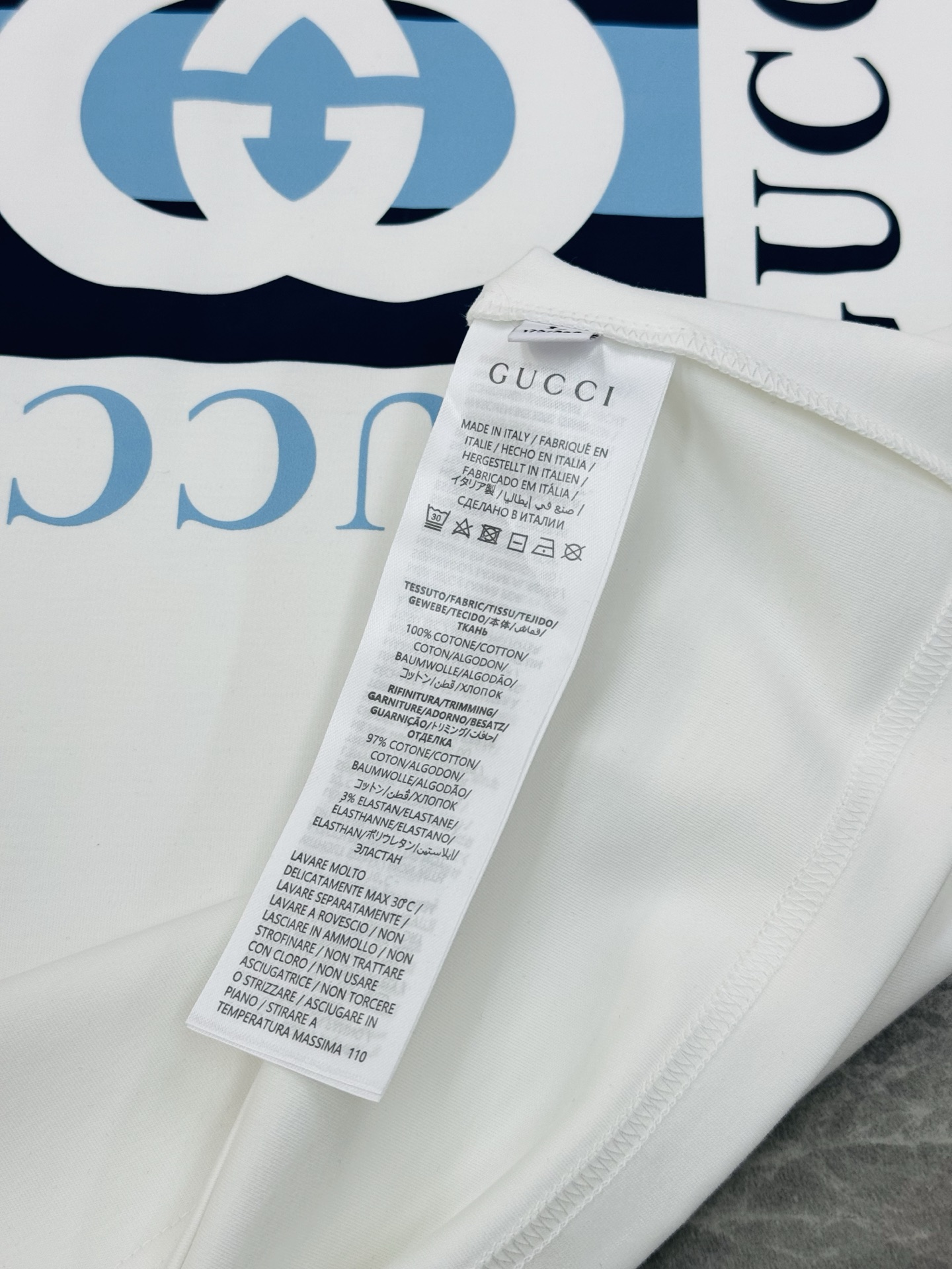 GUCC*古-齐新品莫代尔T恤.非常趣味的即视感！！！胸前经典多彩徽标费时费工，双层烫画工艺.每一件都是