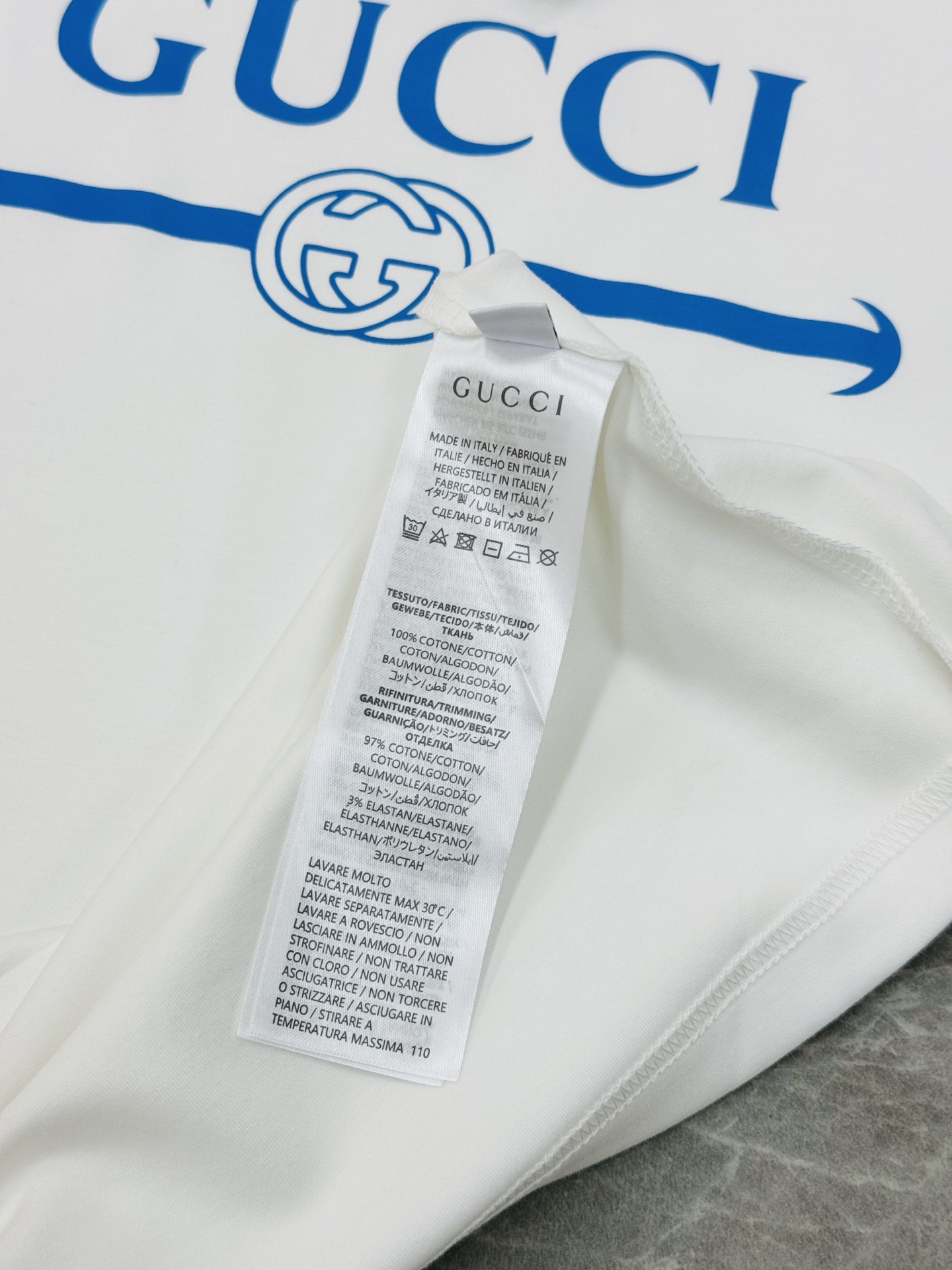 顶级颜值担当！GUCCI古奇新款莫代尔T恤.当季颜值担当.最新花色印花.视觉效果相当奇特！！！所呈现出的