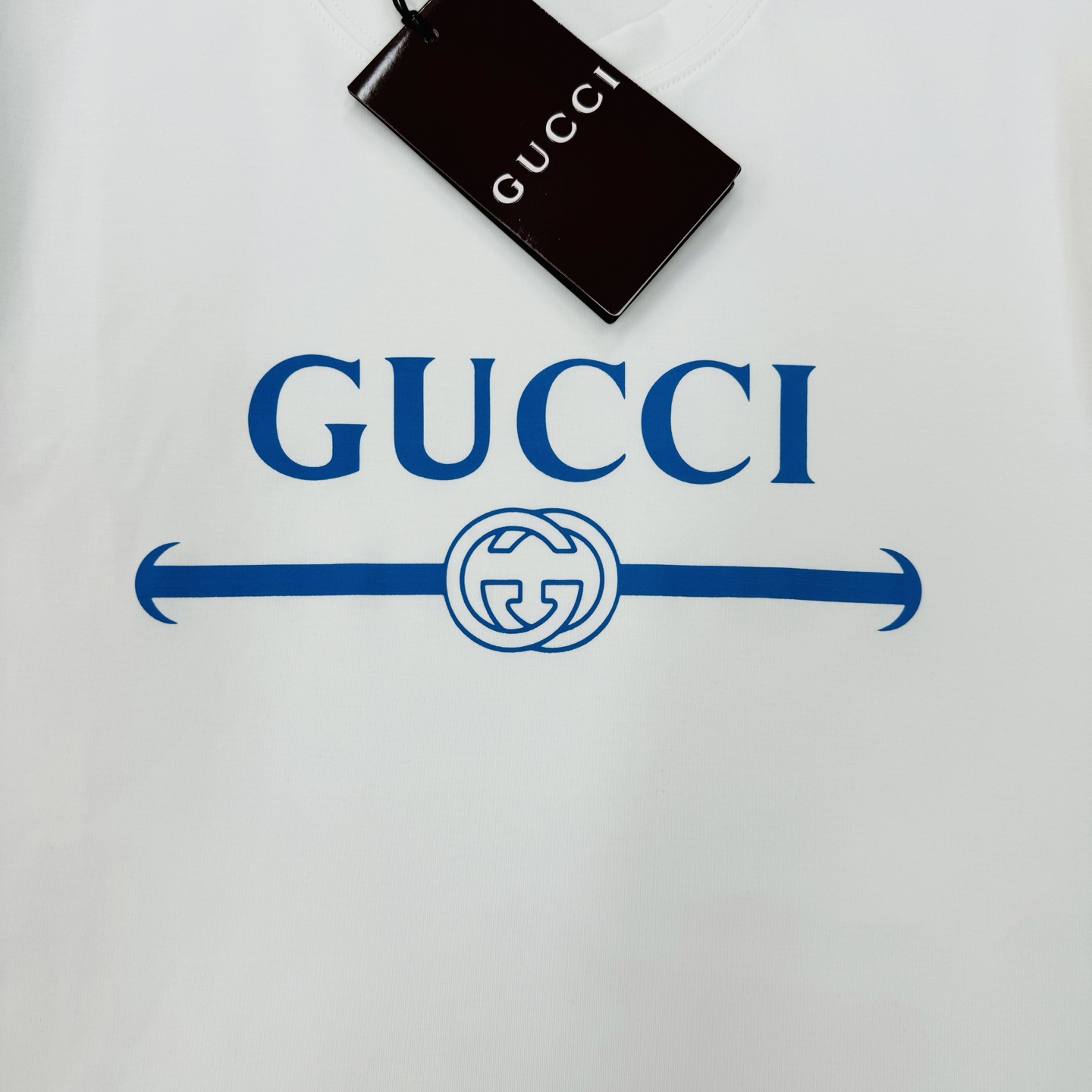 顶级颜值担当！GUCCI古奇新款莫代尔T恤.当季颜值担当.最新花色印花.视觉效果相当奇特！！！所呈现出的