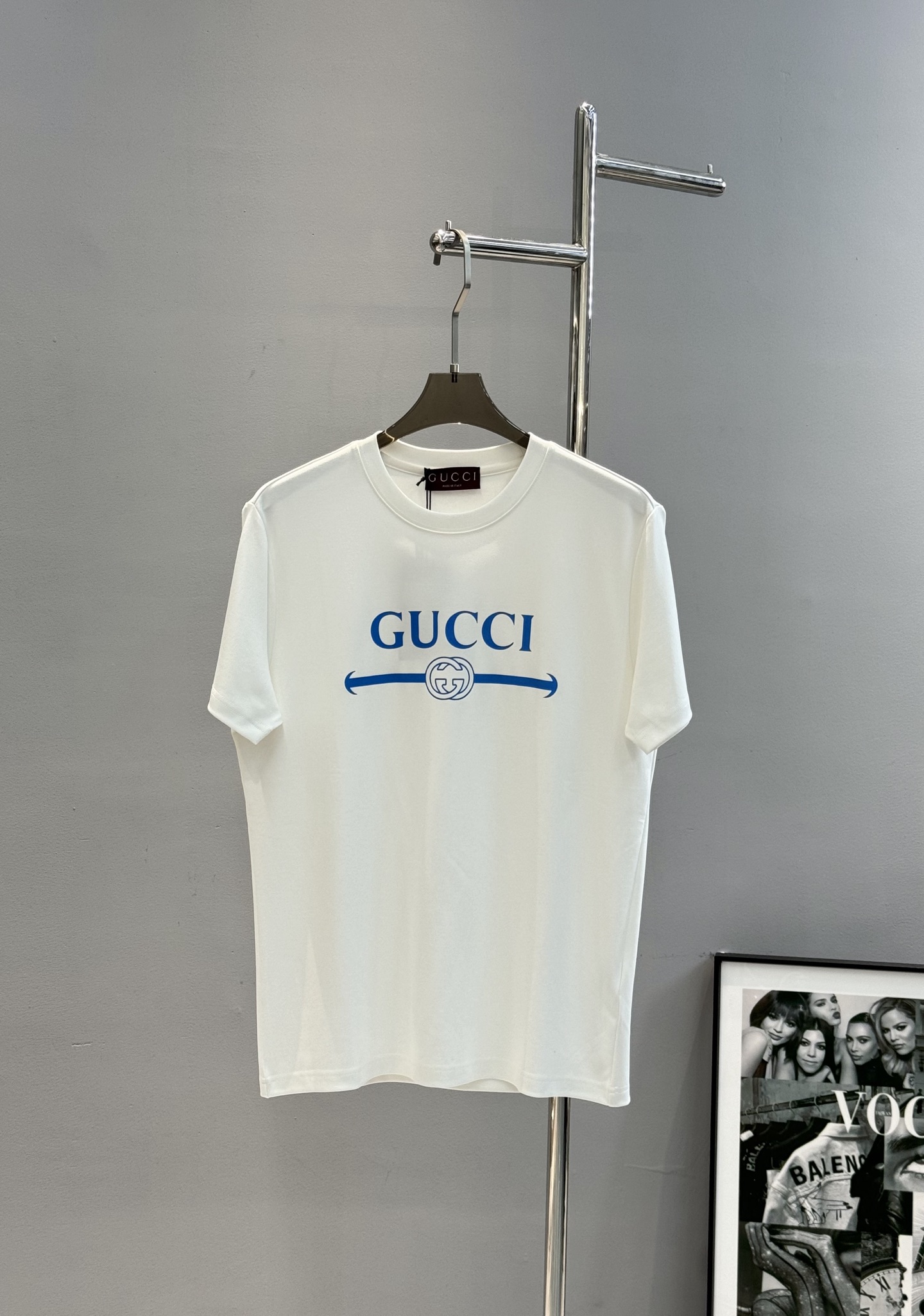 顶级颜值担当！GUCCI古奇新款莫代尔T恤.当季颜值担当.最新花色印花.视觉效果相当奇特！！！所呈现出的