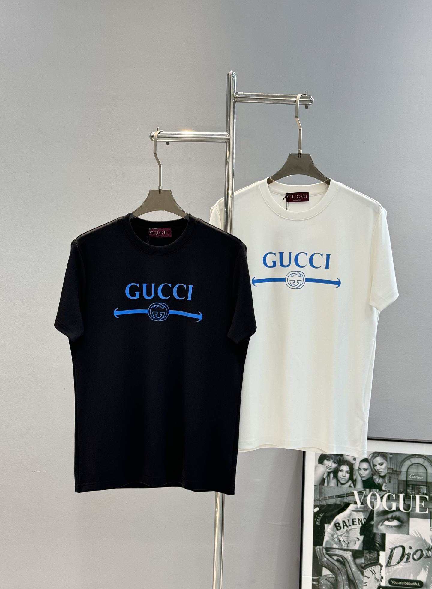 顶级颜值担当！GUCCI古奇新款莫代尔T恤.当季颜值担当.最新花色印花.视觉效果相当奇特！！！所呈现出的