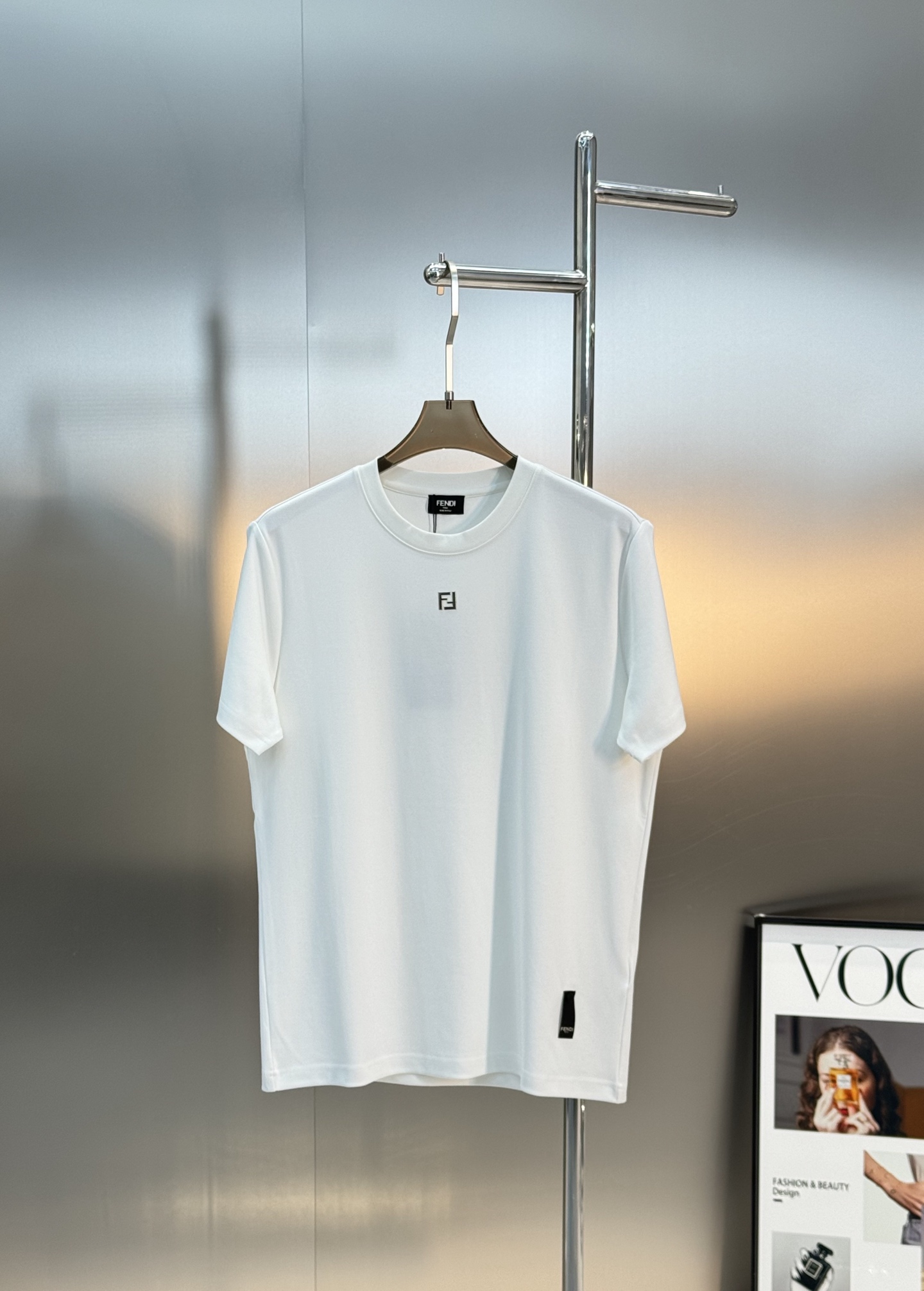 FENDI芬迪新品莫代尔T恤.简约基础款！极简经典FF整个造型的亮点.对于FD的经典演绎.下摆基础fen
