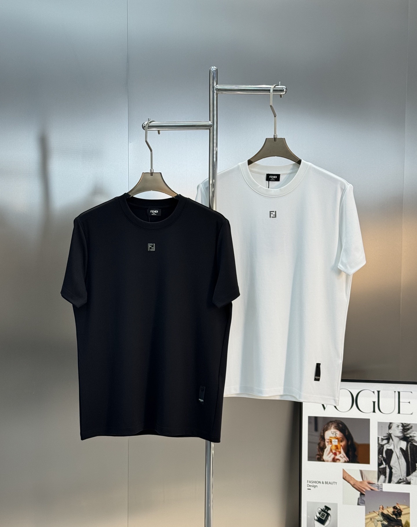 FENDI芬迪新品莫代尔T恤.简约基础款！极简经典FF整个造型的亮点.对于FD的经典演绎.下摆基础fen