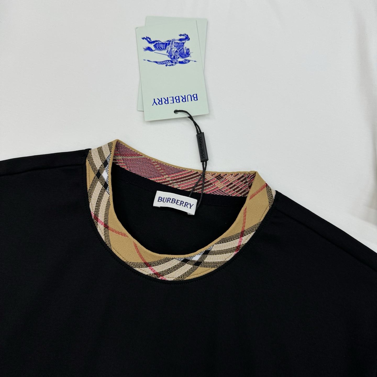 好看好穿的永恒经典系列！BBR巴宝莉*新品莫代尔T恤.领口订织B家格子设计.轻奢款推荐！优选300g莫代