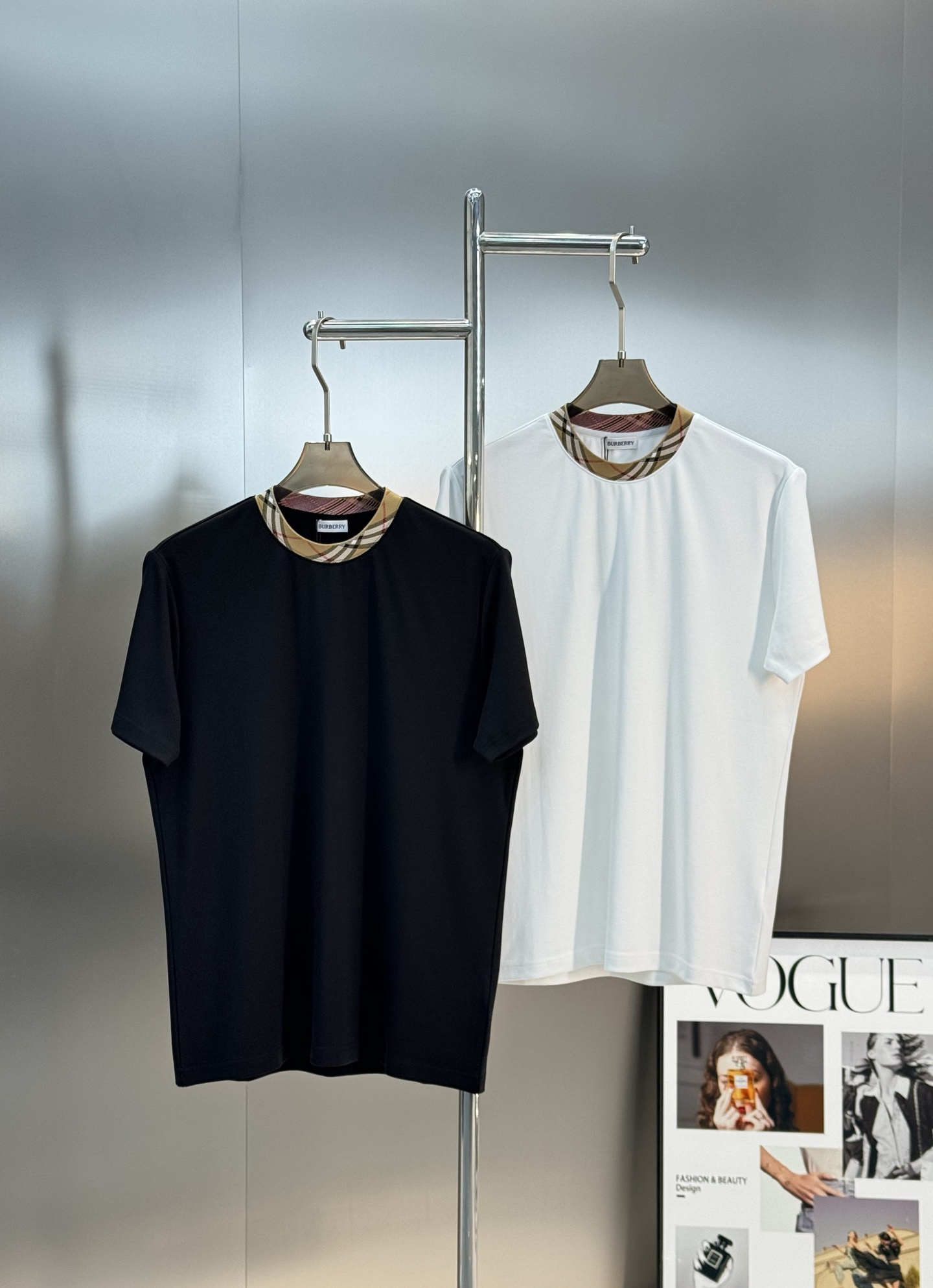 好看好穿的永恒经典系列！BBR巴宝莉*新品莫代尔T恤.领口订织B家格子设计.轻奢款推荐！优选300g莫代