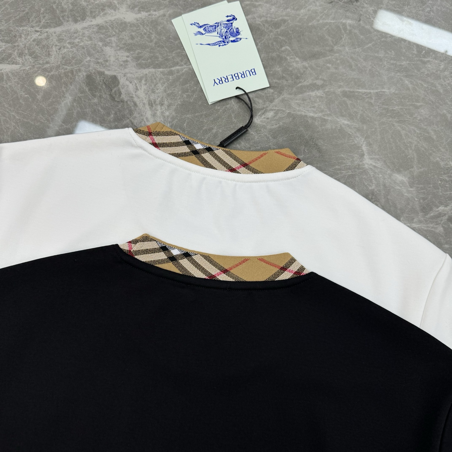 好看好穿的永恒经典系列！BBR巴宝莉*新品莫代尔T恤.领口订织B家格子设计.轻奢款推荐！优选300g莫代