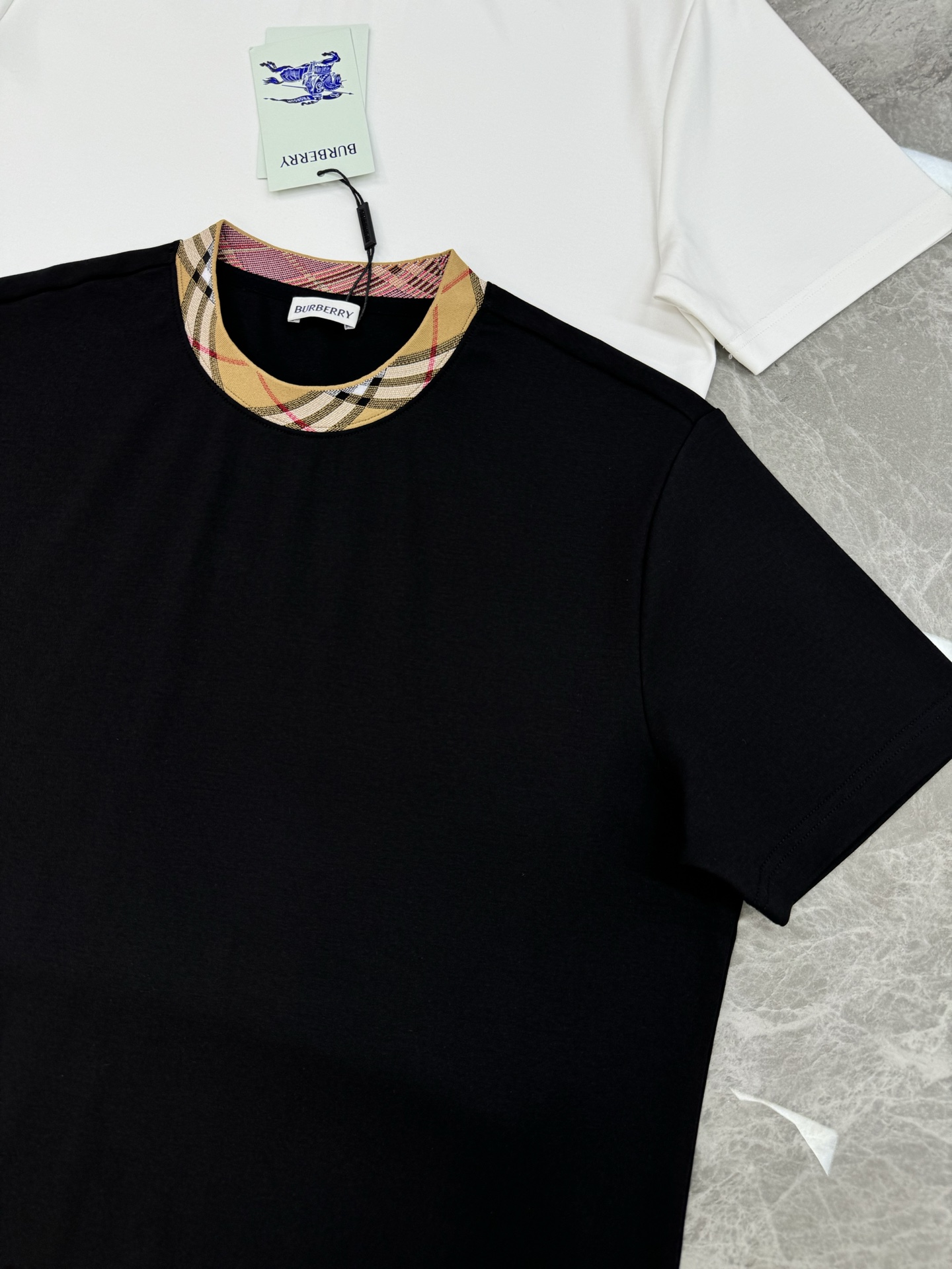 好看好穿的永恒经典系列！BBR巴宝莉*新品莫代尔T恤.领口订织B家格子设计.轻奢款推荐！优选300g莫代