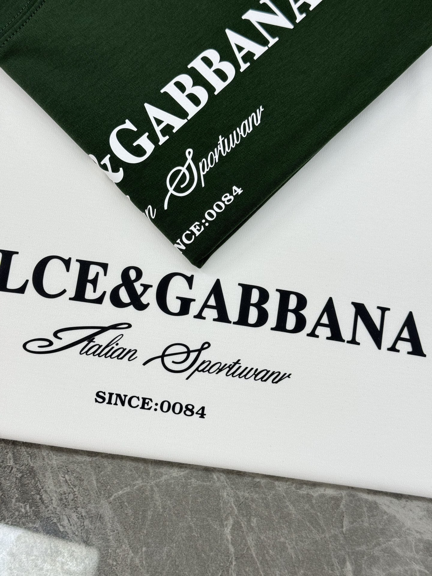 D&G*杜嘉班纳新品男士莫代尔圆领短袖.经典基础款推荐！优选300g莫代尔棉.婴儿的触碰感觉，入手必定回