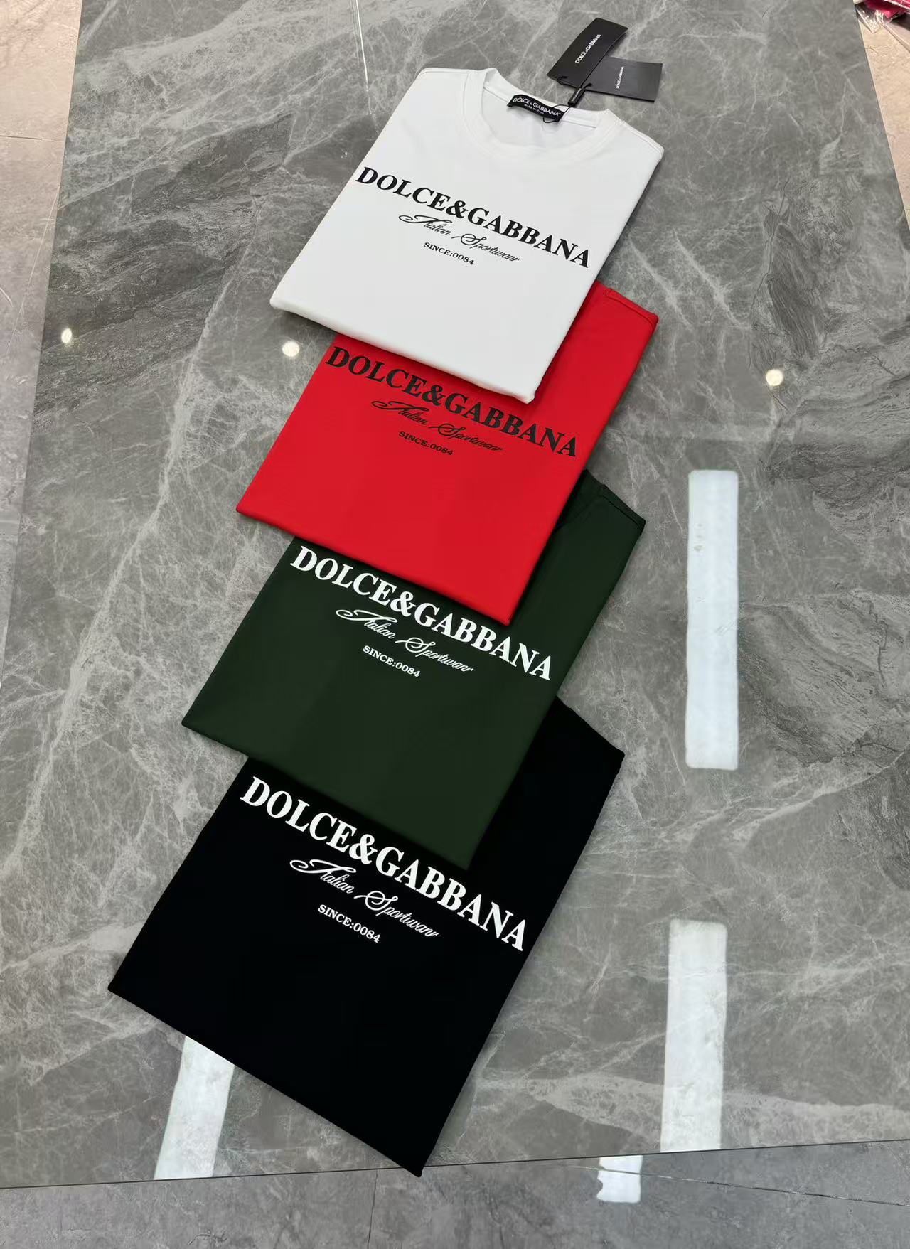 D&G*杜嘉班纳新品男士莫代尔圆领短袖.经典基础款推荐！优选300g莫代尔棉.婴儿的触碰感觉，入手必定回