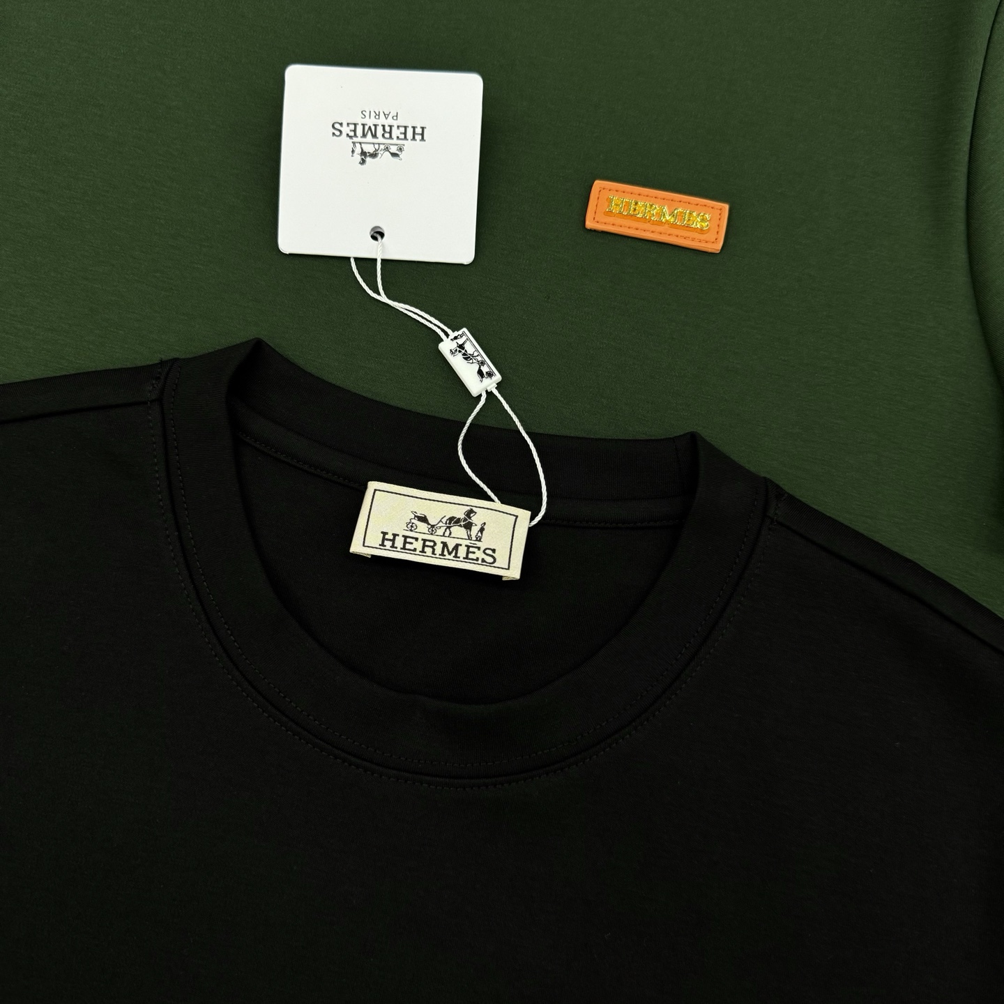 HERMES爱马仕爆款推荐！莫代尔棉短袖T恤.胸口3D立体图形皮标绣花.经典橘色.层次立体感极强！视觉冲