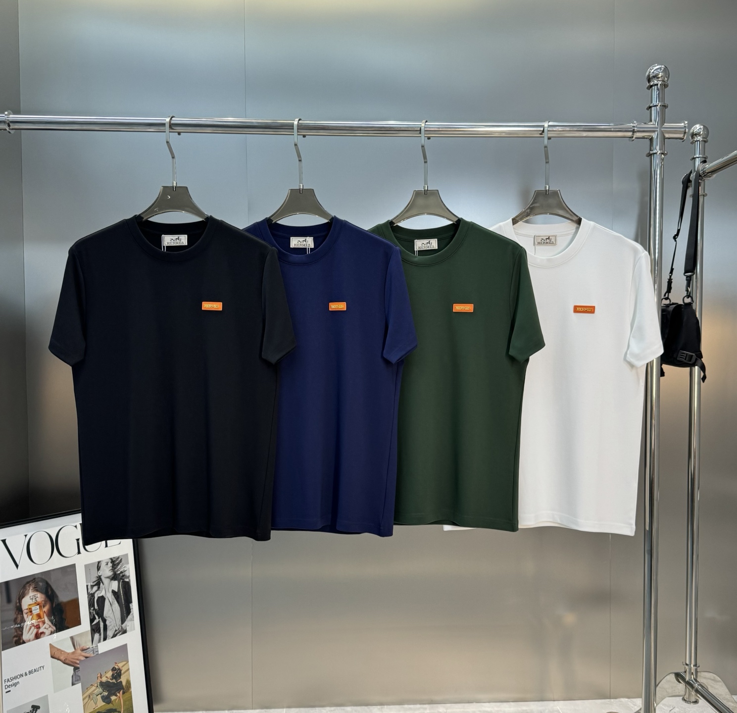 HERMES爱马仕爆款推荐！莫代尔棉短袖T恤.胸口3D立体图形皮标绣花.经典橘色.层次立体感极强！视觉冲