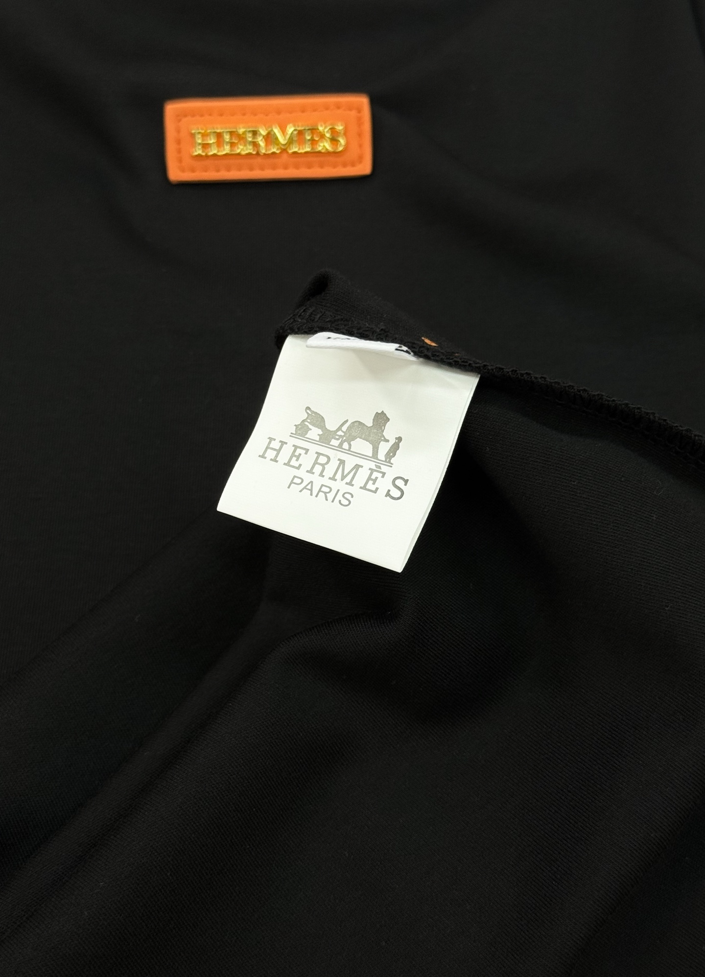 HERMES爱马仕爆款推荐！莫代尔棉短袖T恤.胸口3D立体图形皮标绣花.经典橘色.层次立体感极强！视觉冲