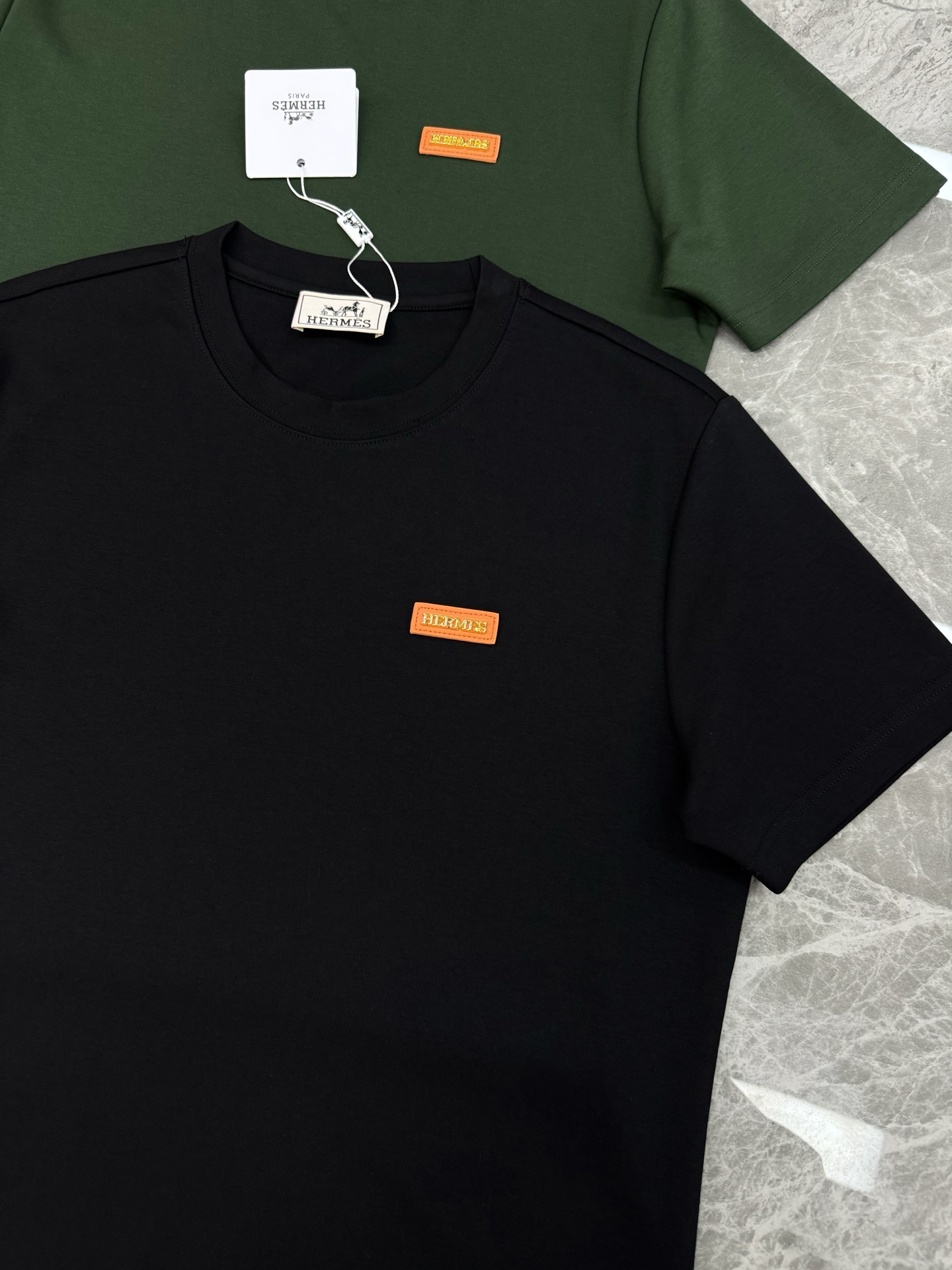 HERMES爱马仕爆款推荐！莫代尔棉短袖T恤.胸口3D立体图形皮标绣花.经典橘色.层次立体感极强！视觉冲