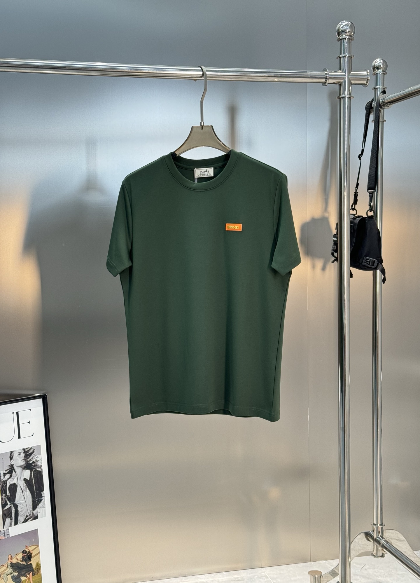 HERMES爱马仕爆款推荐！莫代尔棉短袖T恤.胸口3D立体图形皮标绣花.经典橘色.层次立体感极强！视觉冲