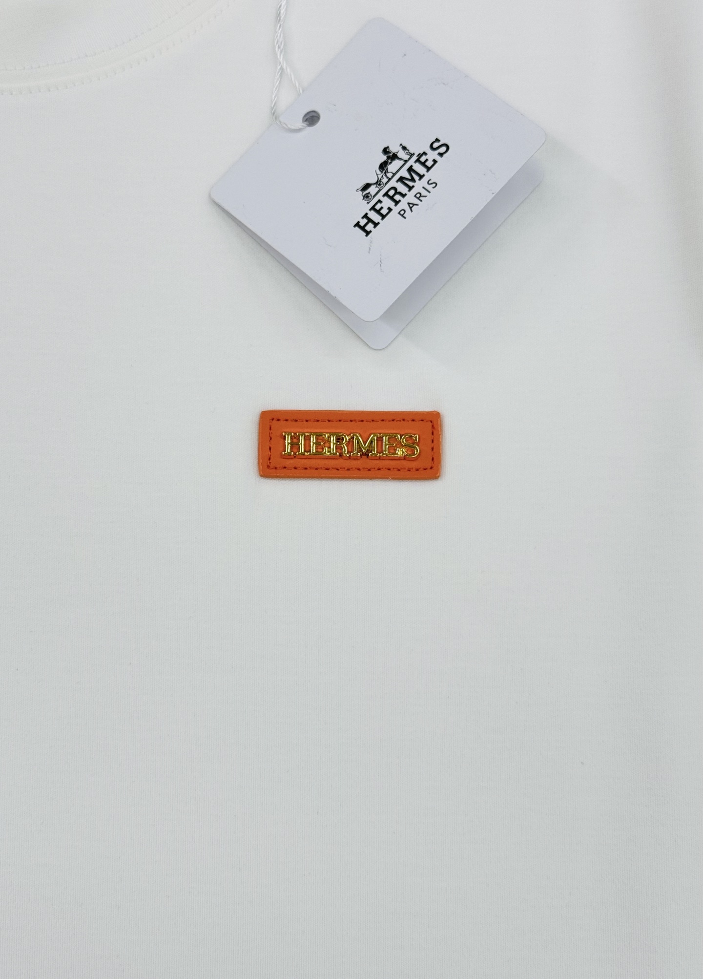 HERMES爱马仕爆款推荐！莫代尔棉短袖T恤.胸口3D立体图形皮标绣花.经典橘色.层次立体感极强！视觉冲