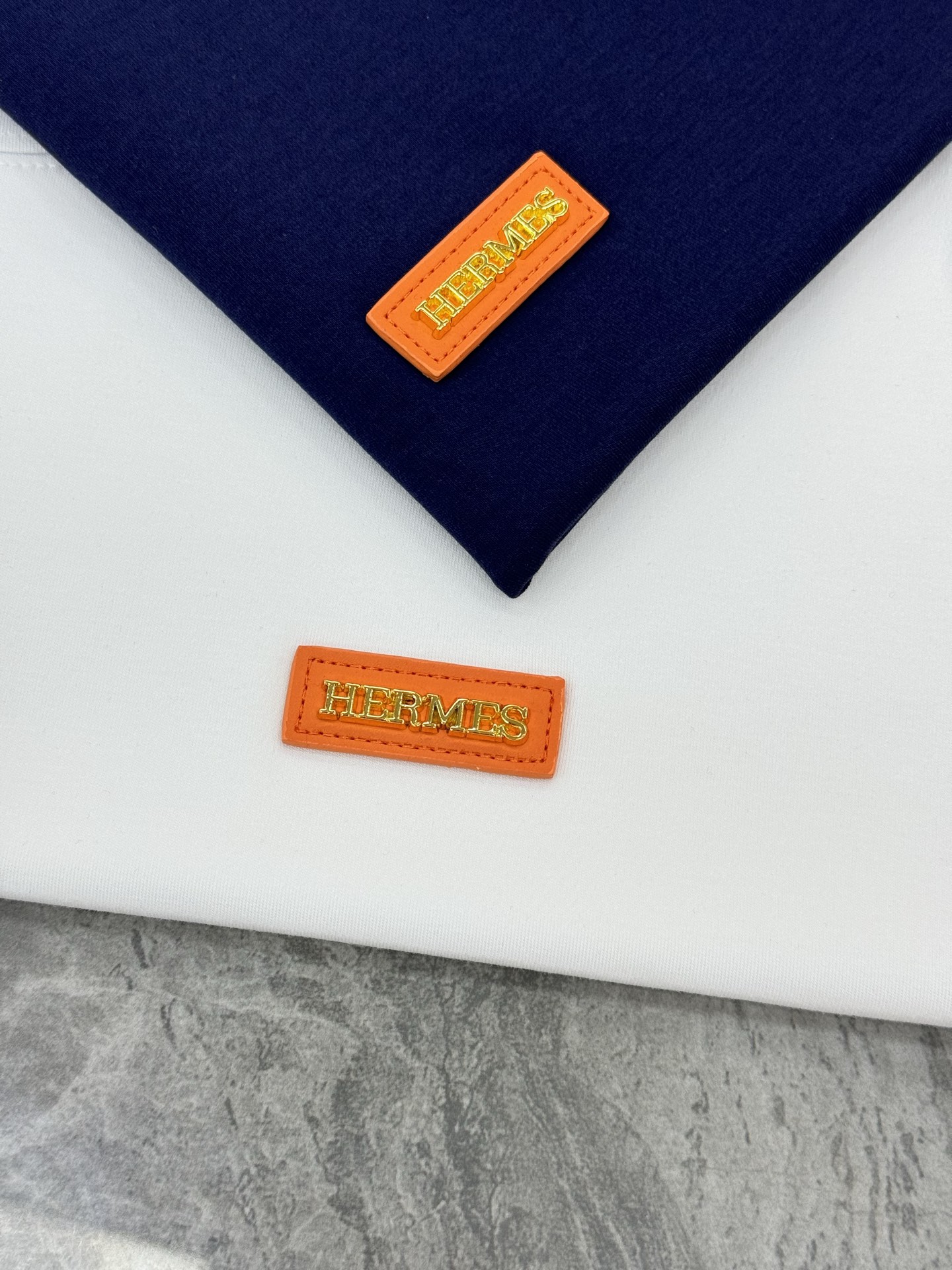 HERMES爱马仕爆款推荐！莫代尔棉短袖T恤.胸口3D立体图形皮标绣花.经典橘色.层次立体感极强！视觉冲