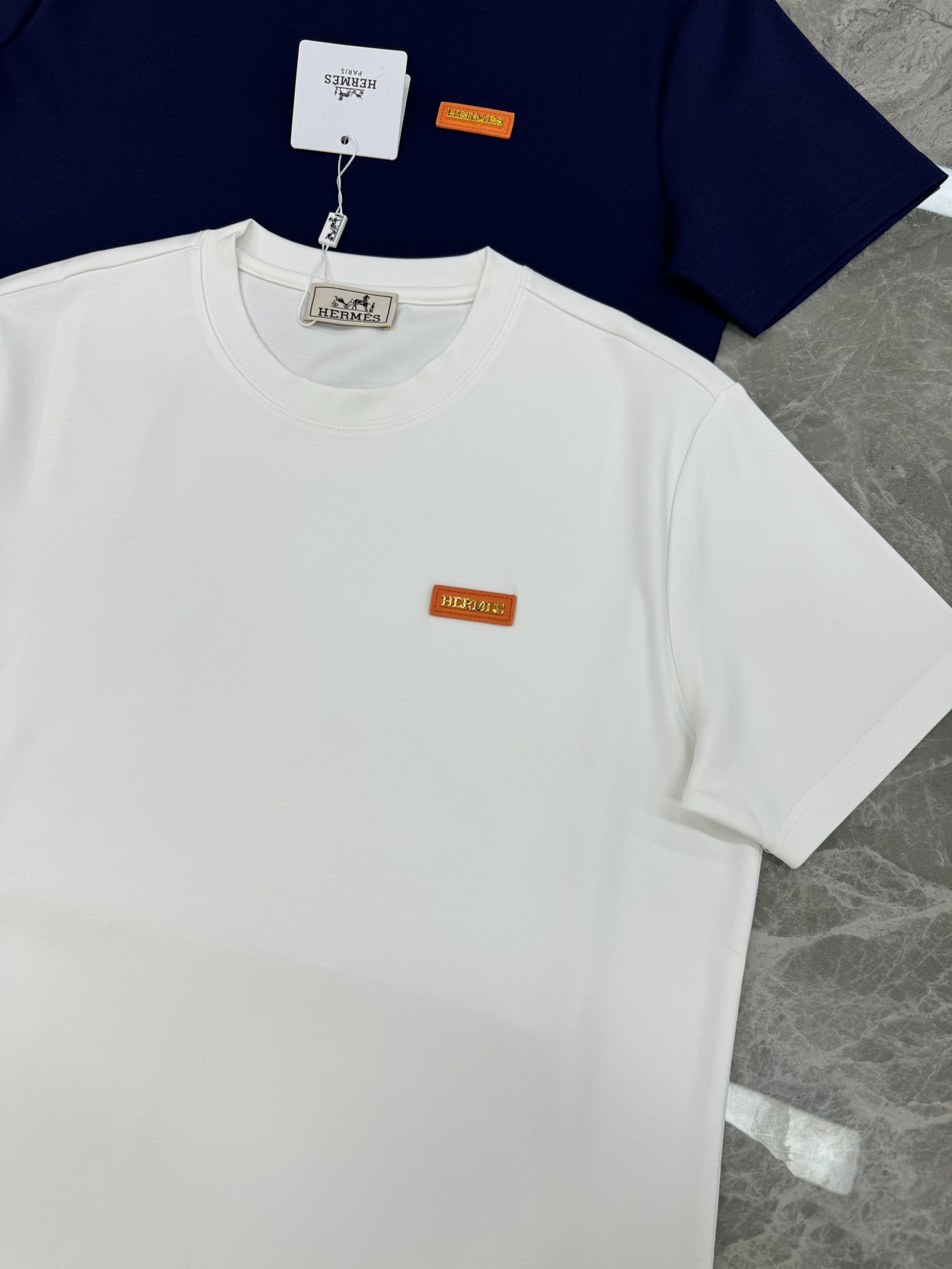 HERMES爱马仕爆款推荐！莫代尔棉短袖T恤.胸口3D立体图形皮标绣花.经典橘色.层次立体感极强！视觉冲