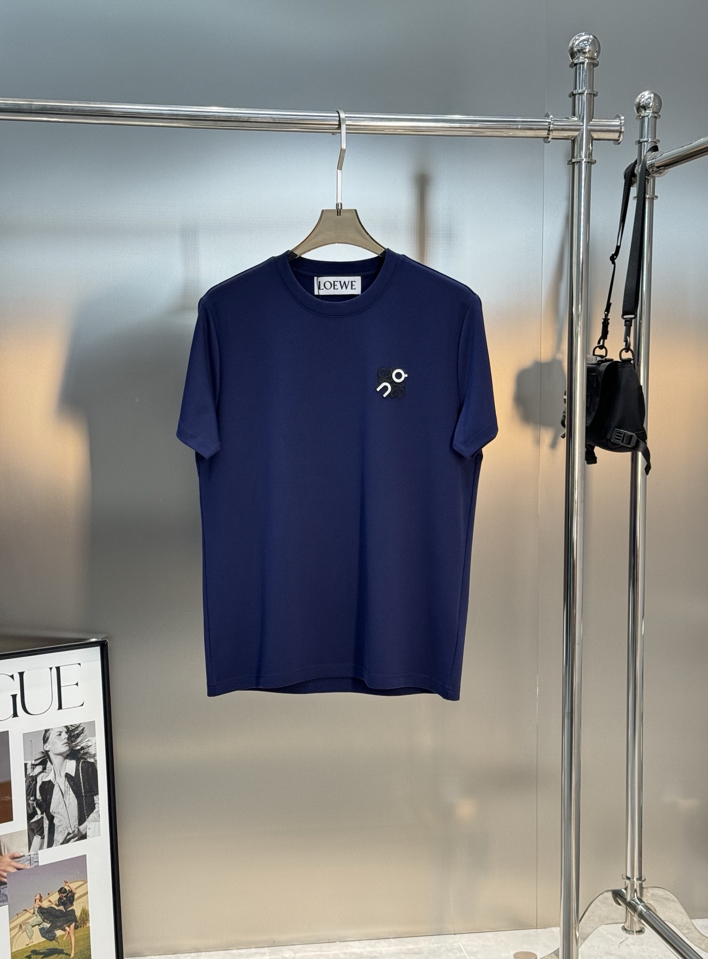 LOEW*E罗意威新品男士圆领短袖.原单推荐！基础款绣花品牌图形.简单高级.辨识度颇具鲜明.即丰富了视觉