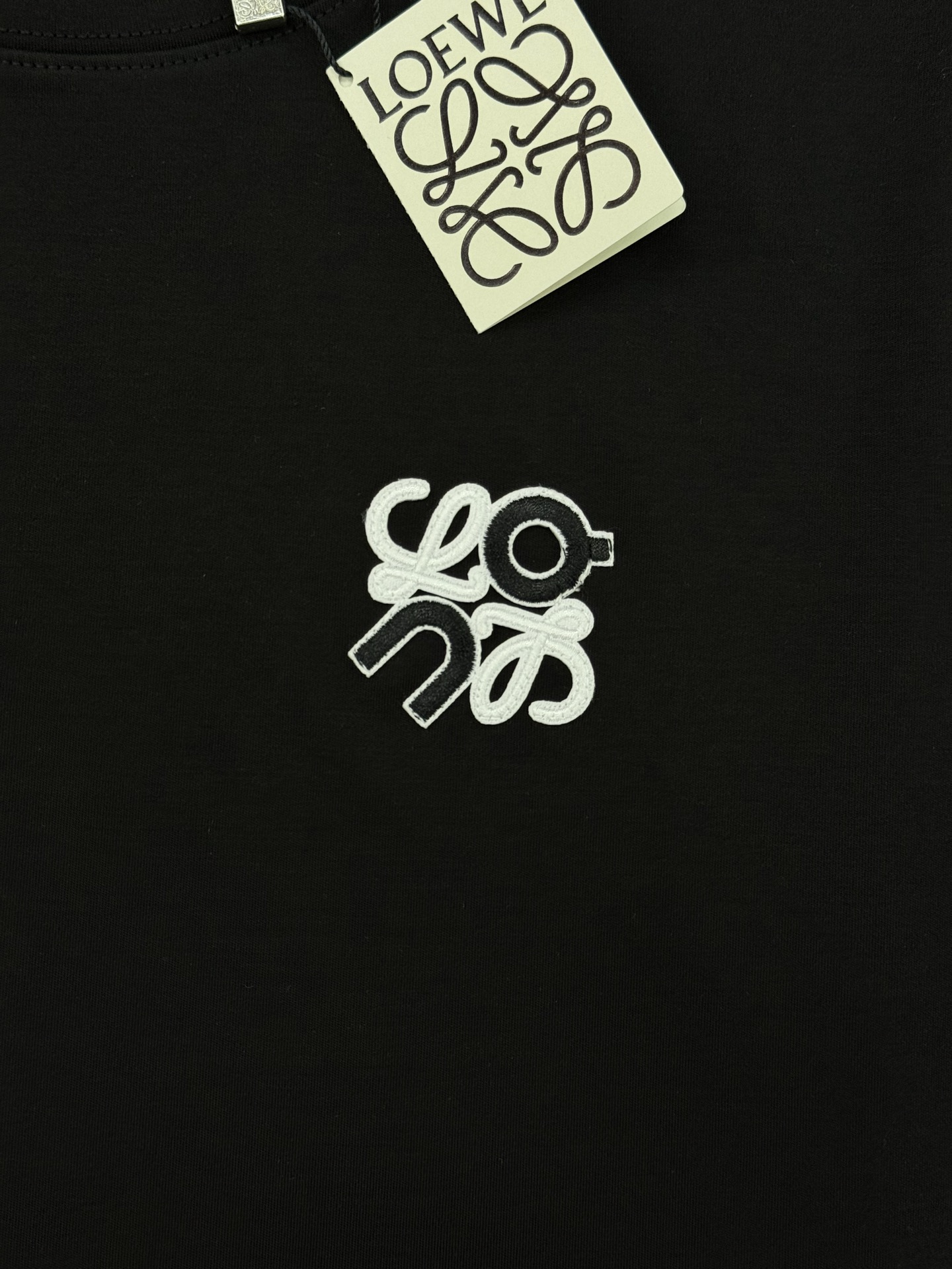 LOEW*E罗意威新品男士圆领短袖.原单推荐！基础款绣花品牌图形.简单高级.辨识度颇具鲜明.即丰富了视觉