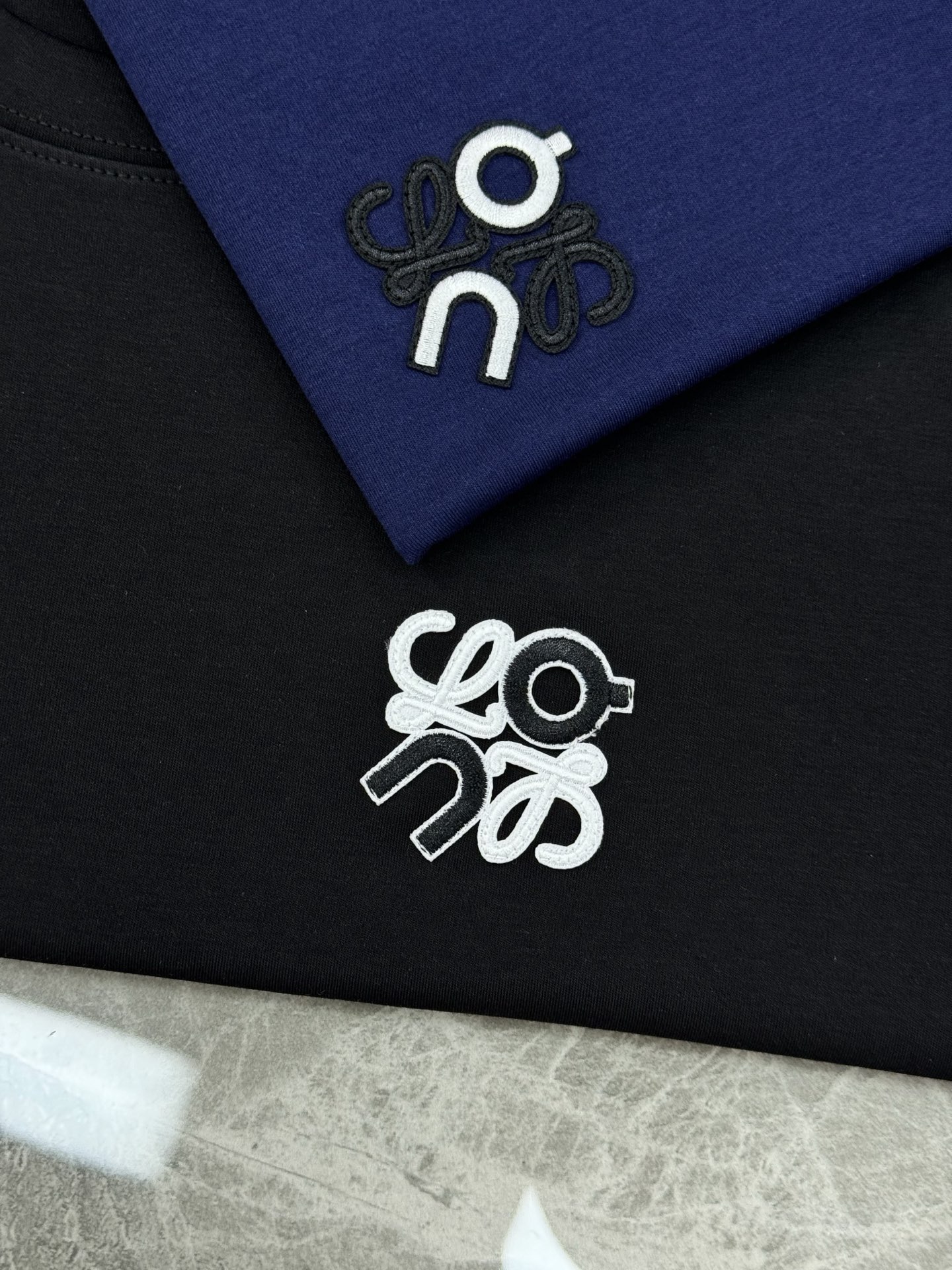 LOEW*E罗意威新品男士圆领短袖.原单推荐！基础款绣花品牌图形.简单高级.辨识度颇具鲜明.即丰富了视觉